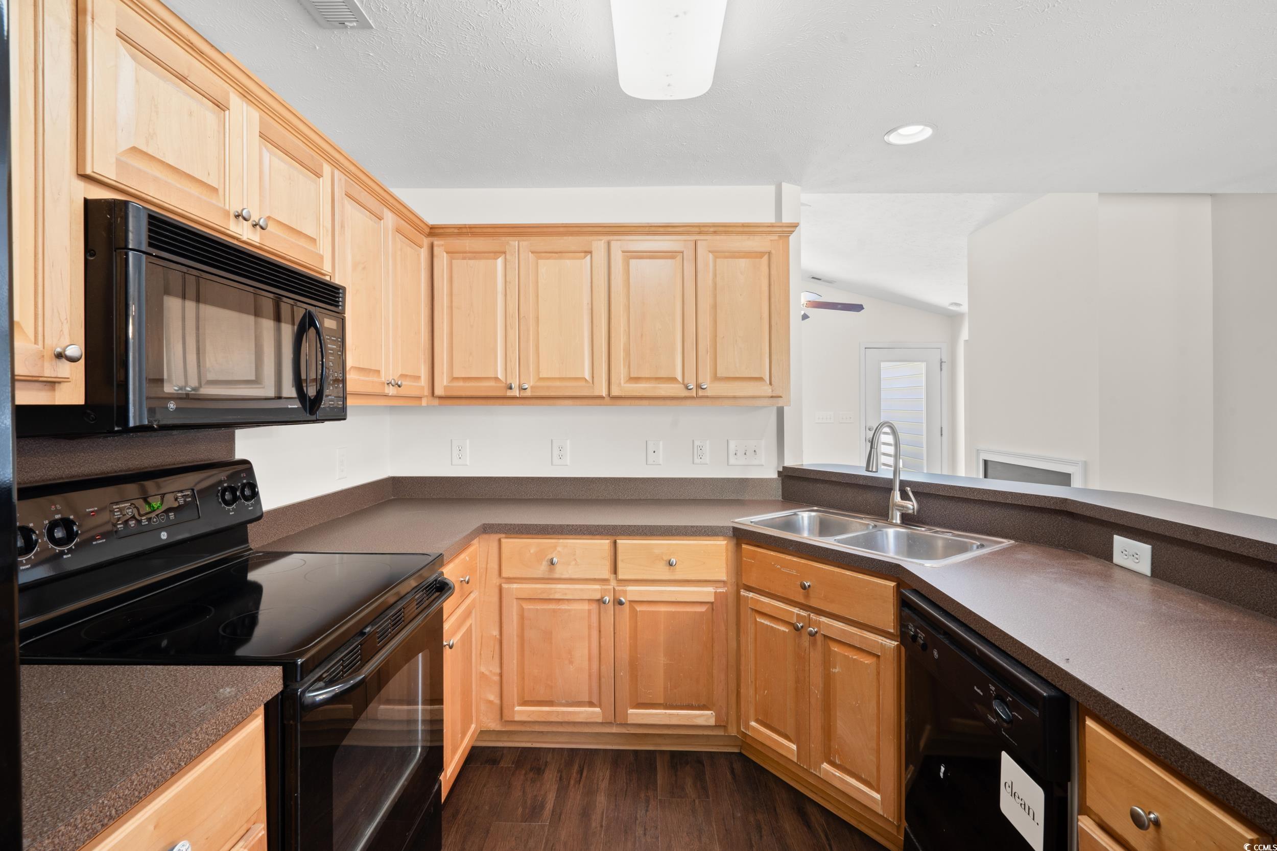 416 Greenwich Dr. Property Photo 7