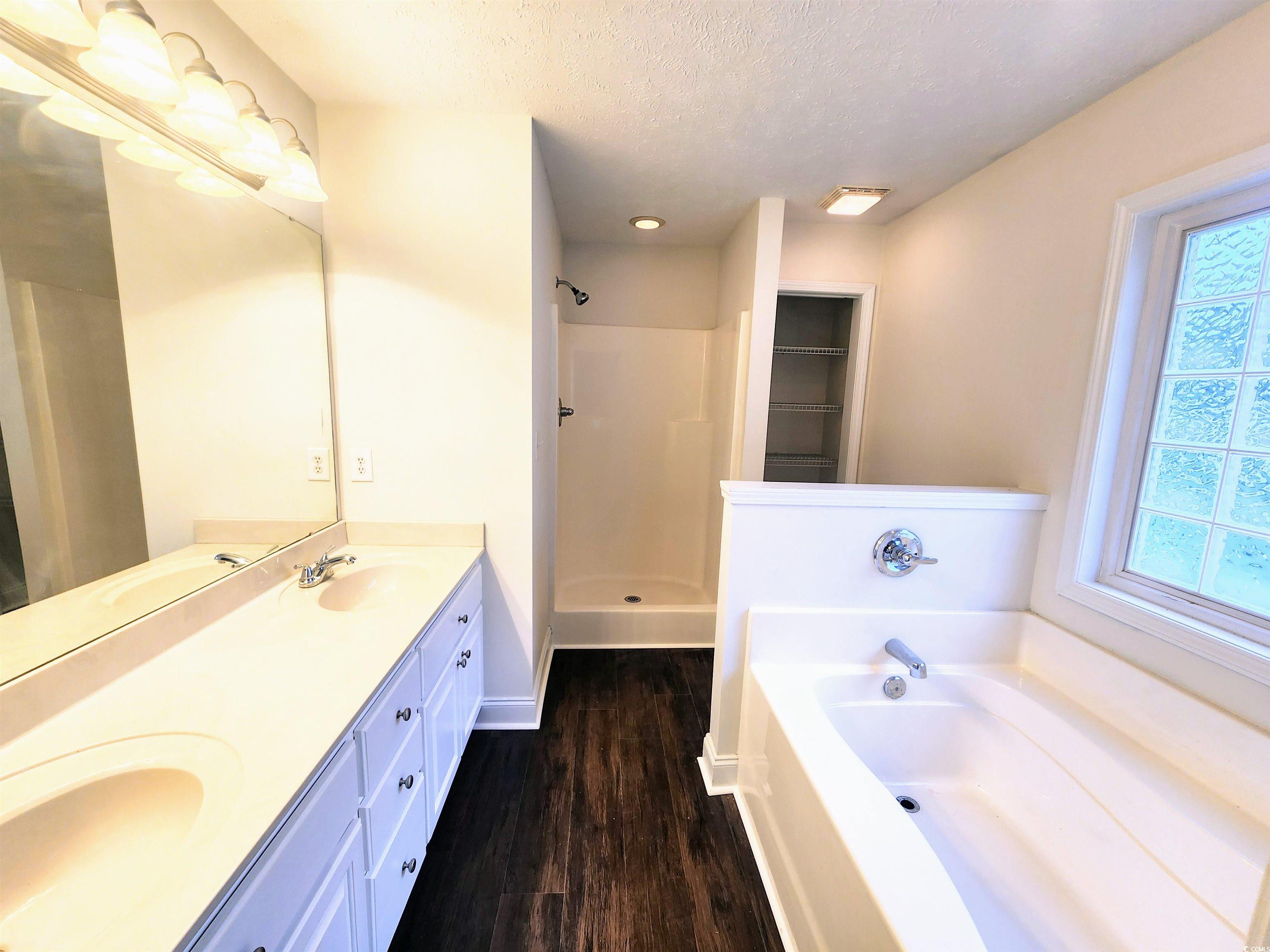 416 Greenwich Dr. Property Photo 9