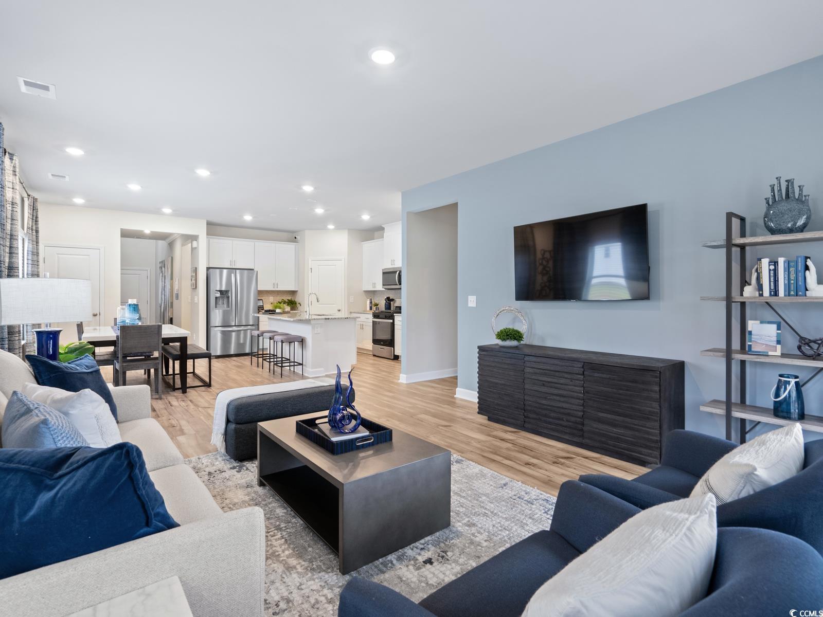 8217 Vibrant Loop Property Photo 6