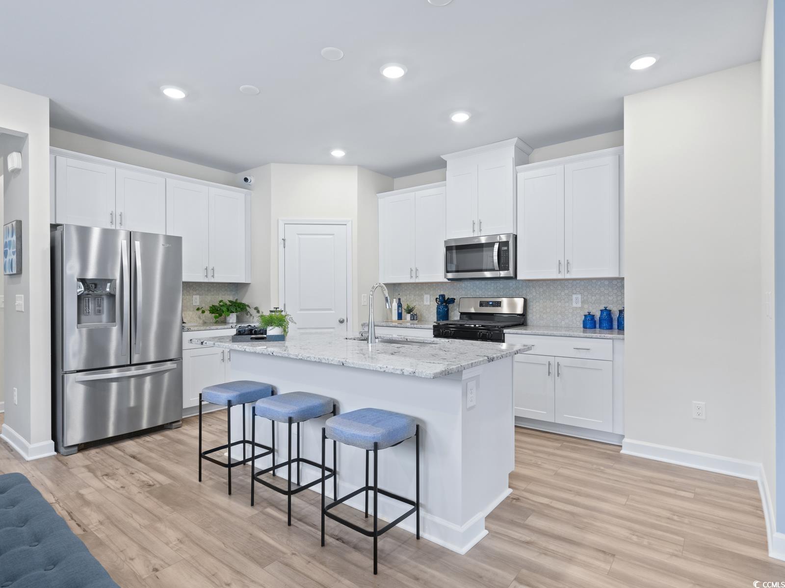 8217 Vibrant Loop Property Photo 8