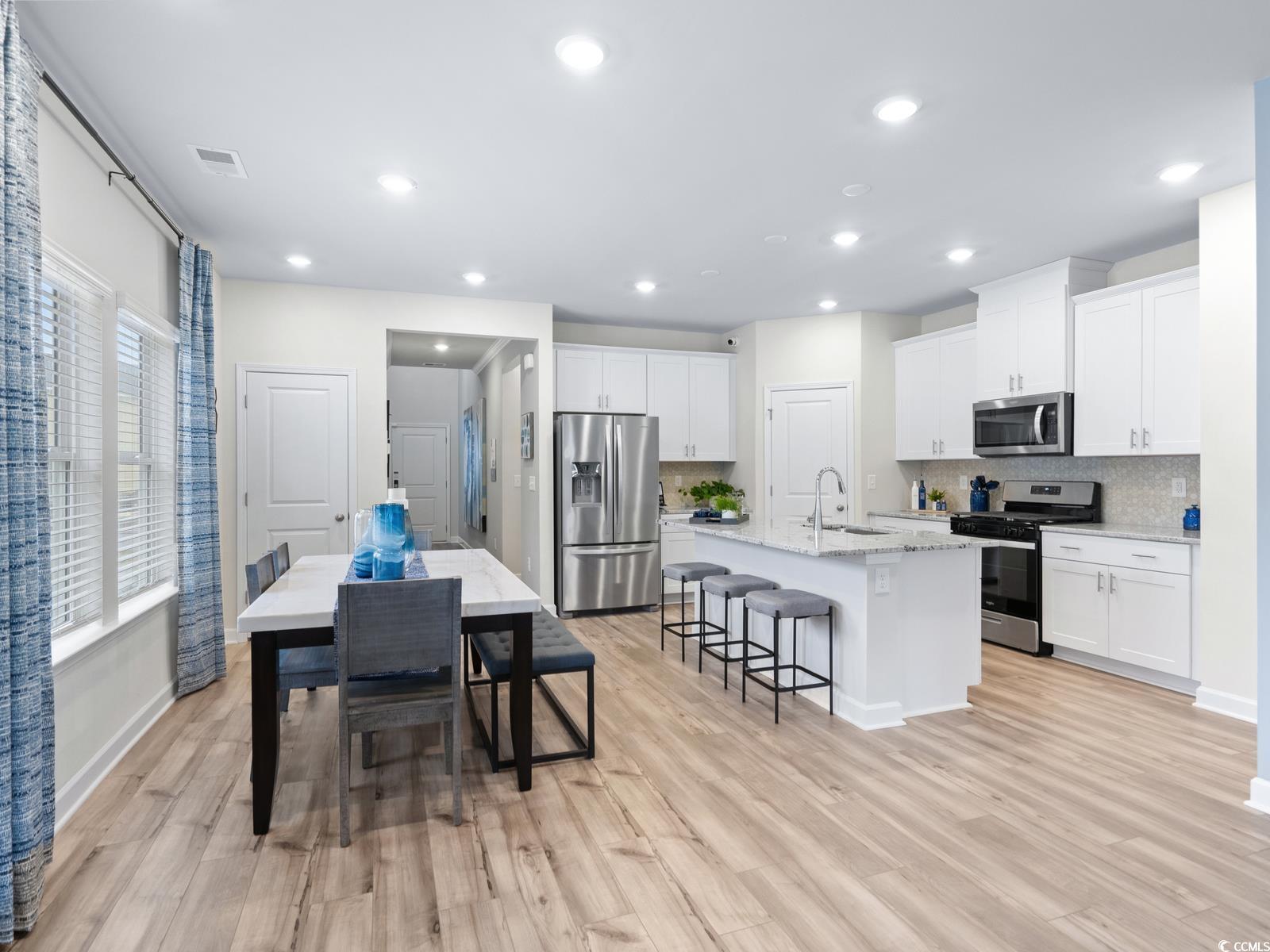 8217 Vibrant Loop Property Photo 9