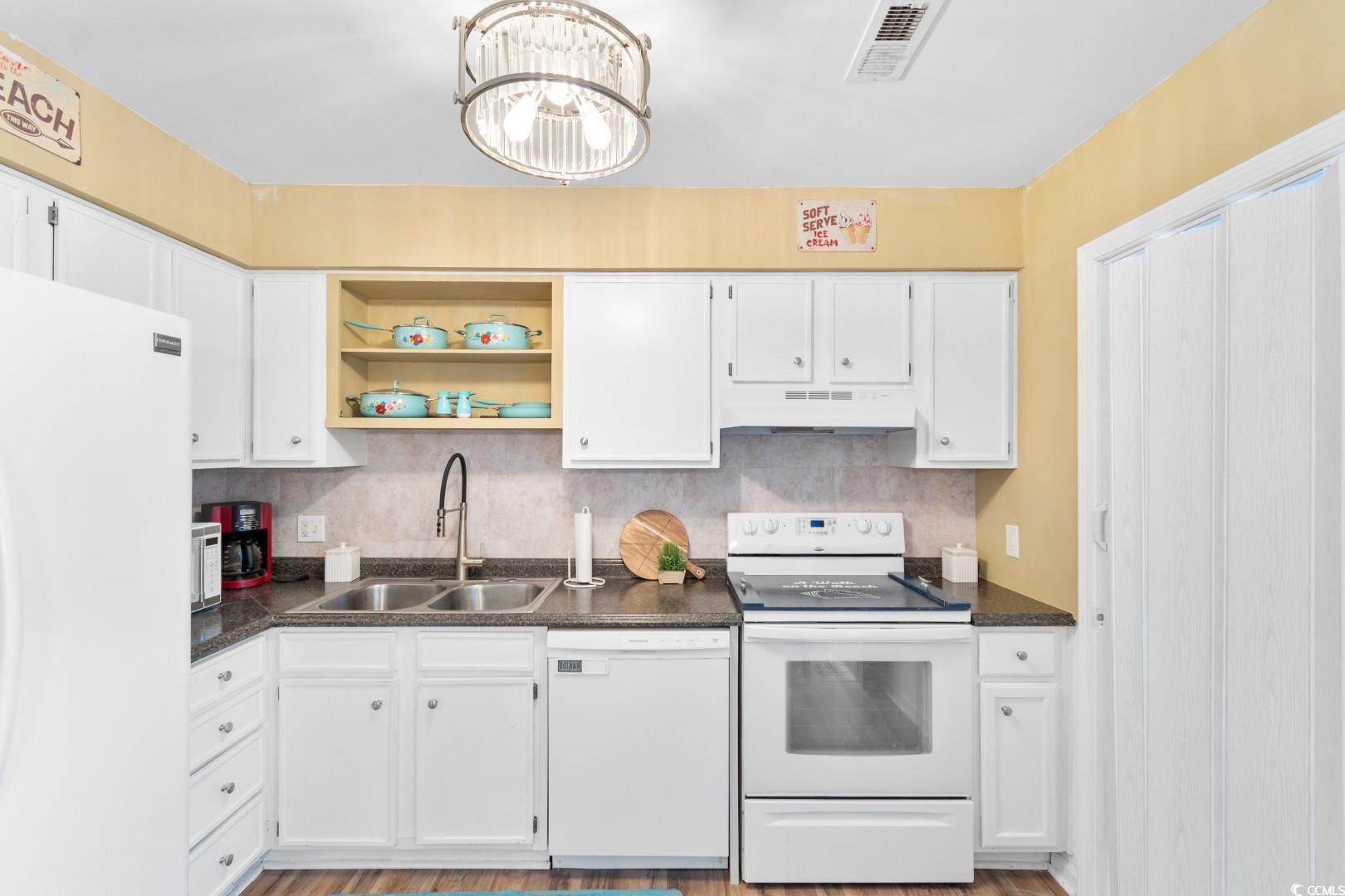 303 Clear Creek Circle Property Photo 3