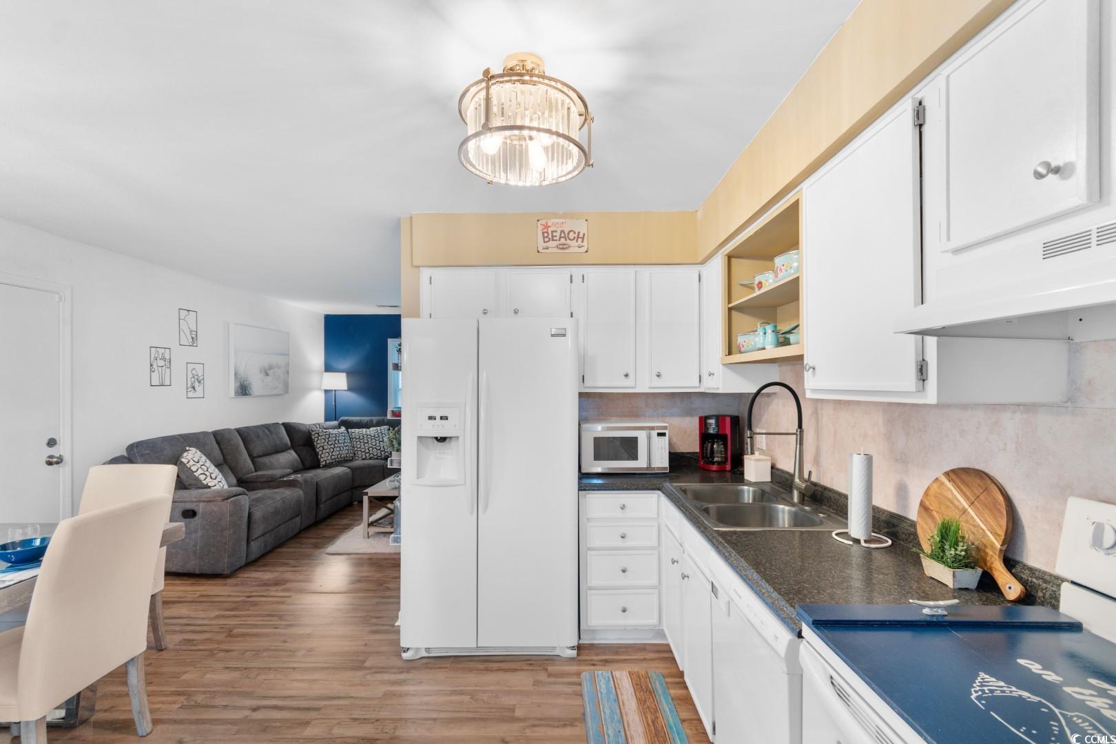 303 Clear Creek Circle Property Photo 4