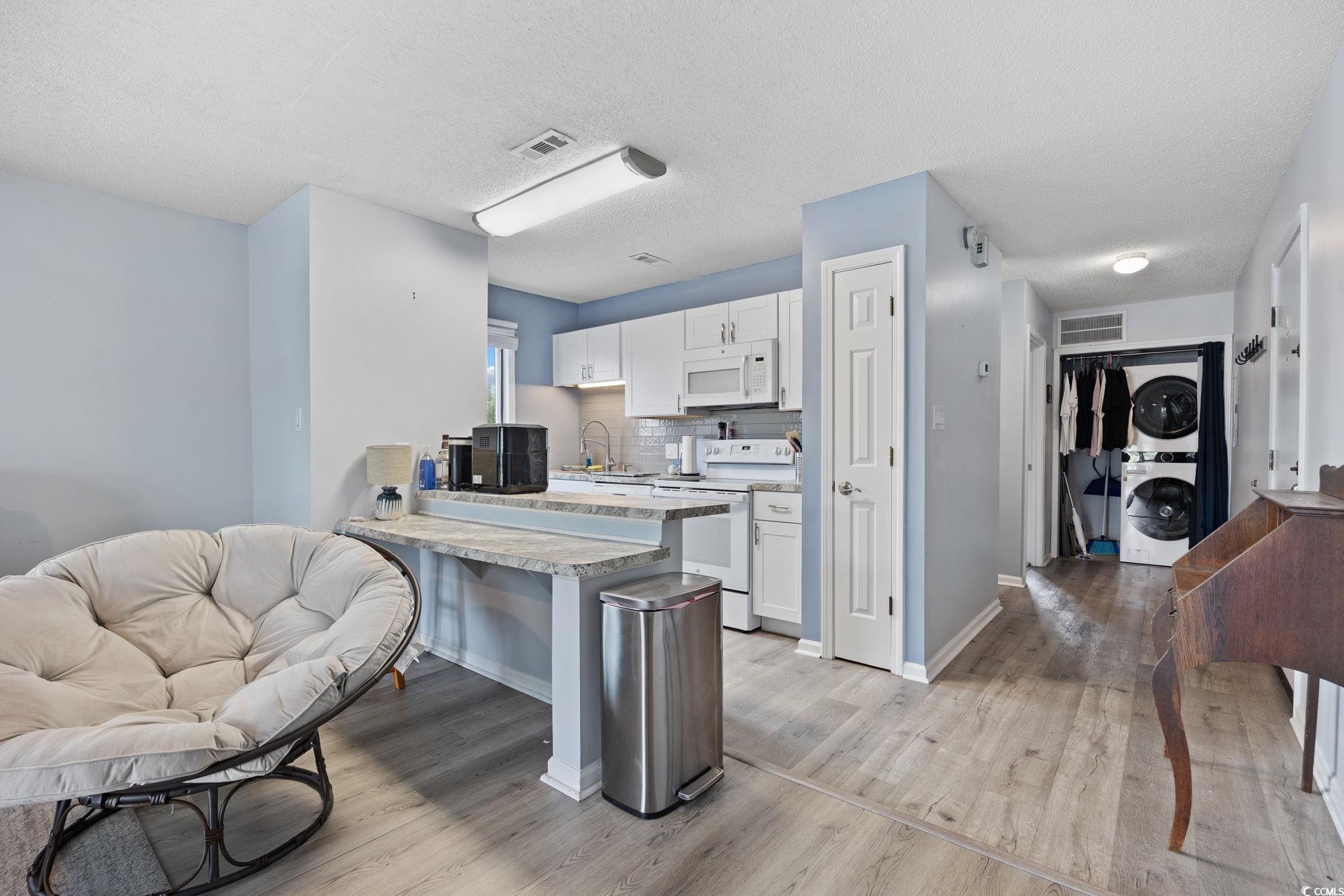 206 Double Eagle Dr. Property Photo 8