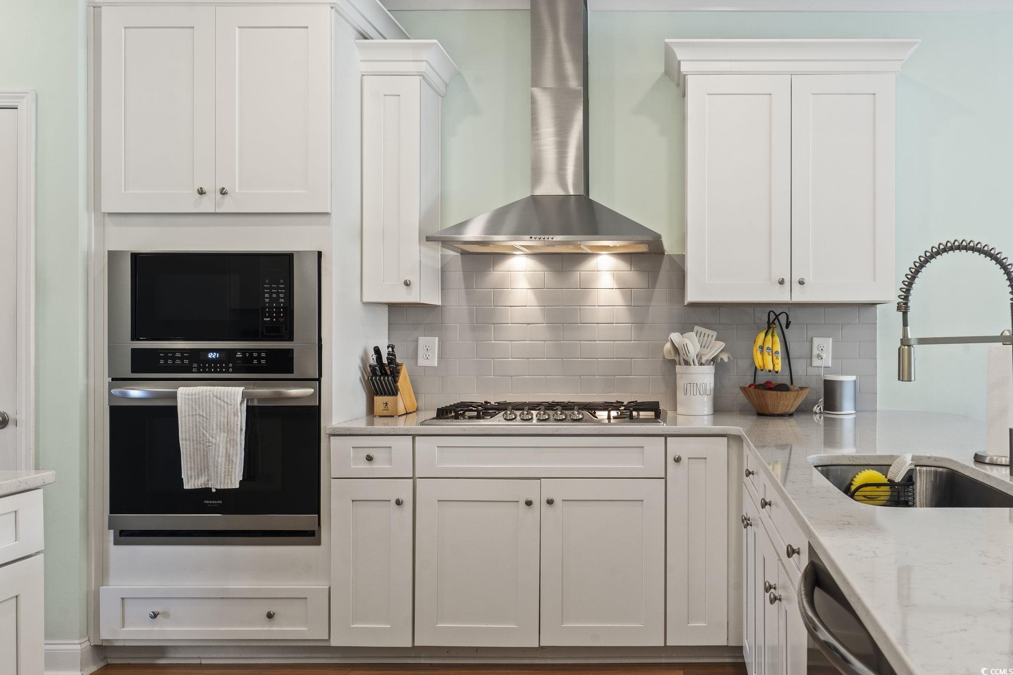 196 Sago Palm Dr. Property Photo 4