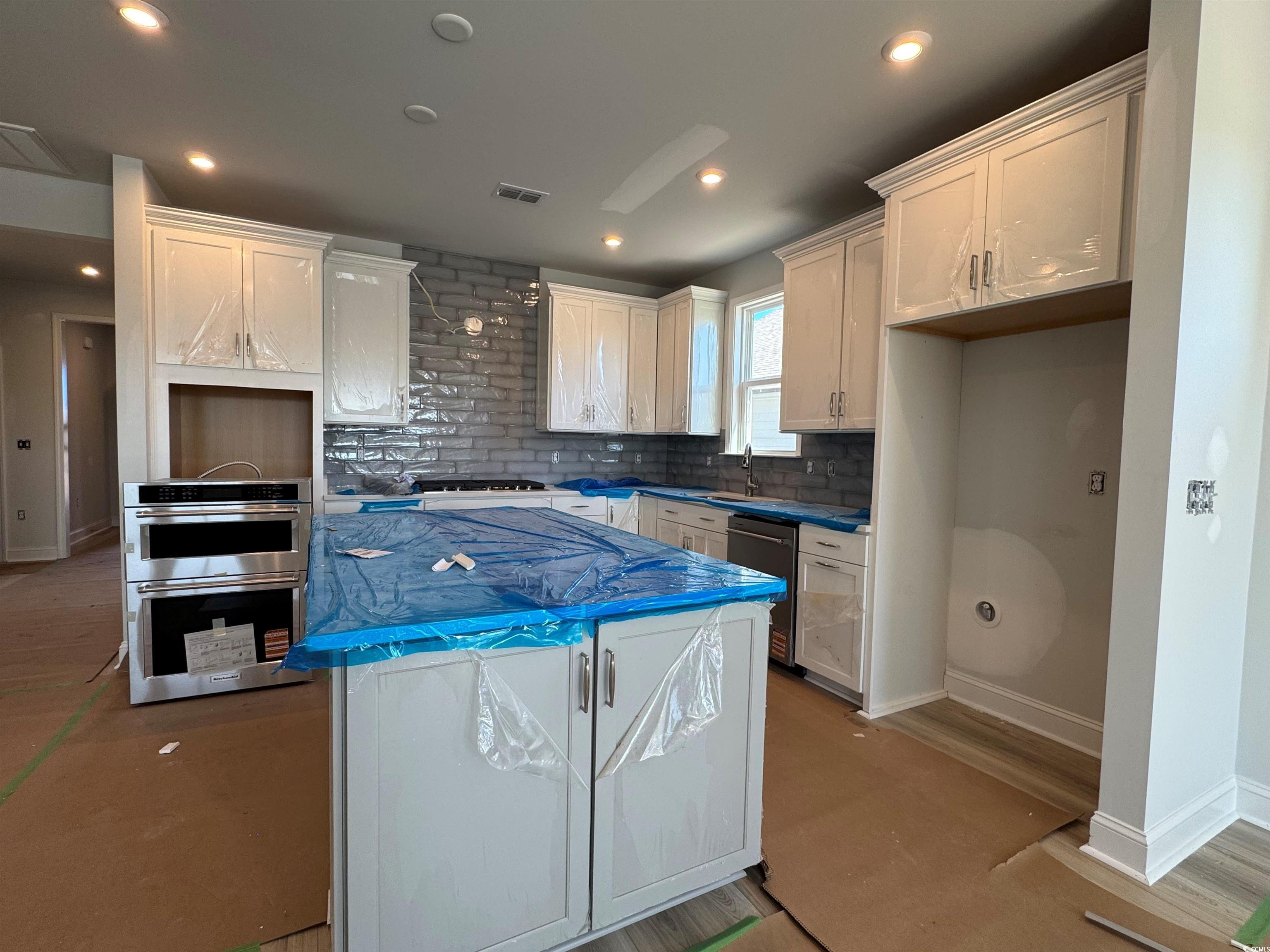 1217 Beeblossom Dr. Property Photo 7