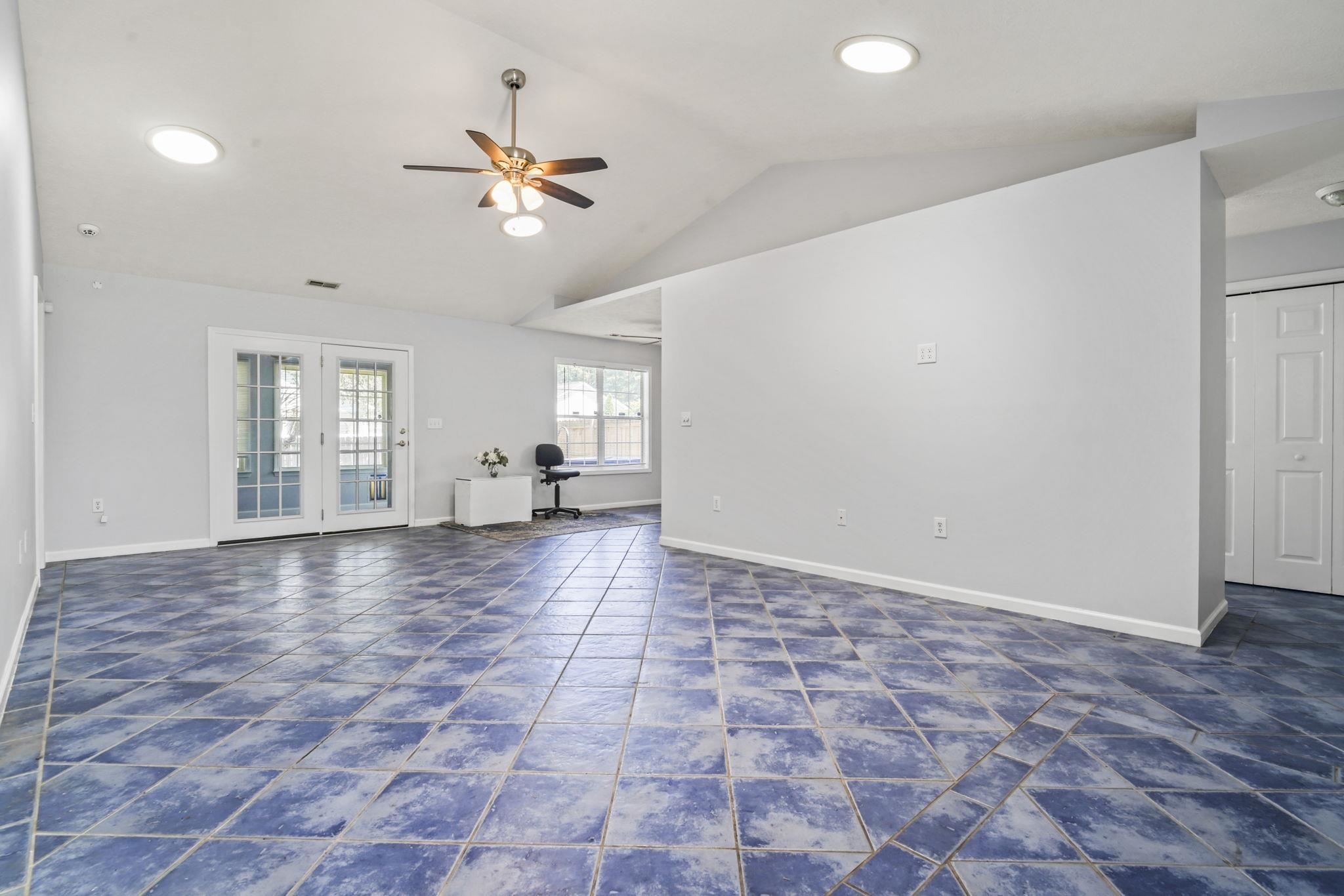 8069 Resin Rd. Property Photo 13