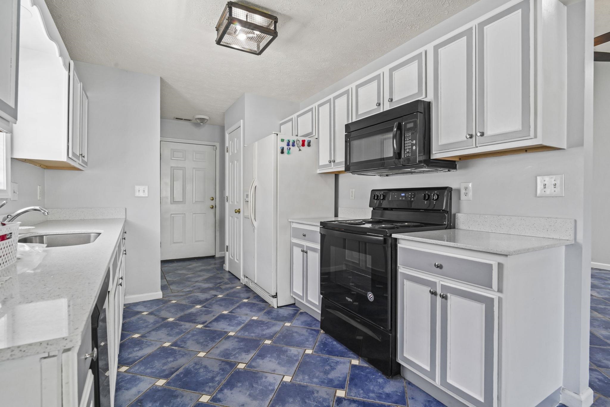 8069 Resin Rd. Property Photo 21