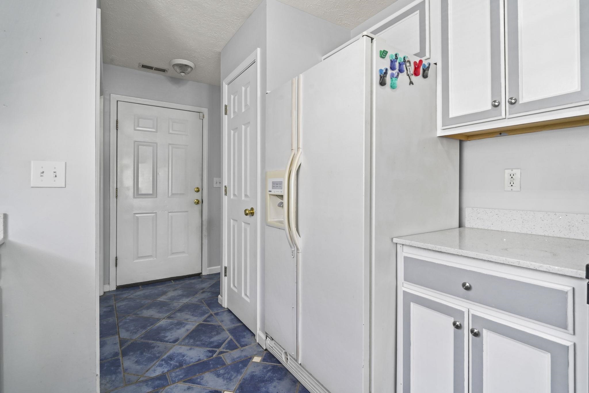 8069 Resin Rd. Property Photo 23