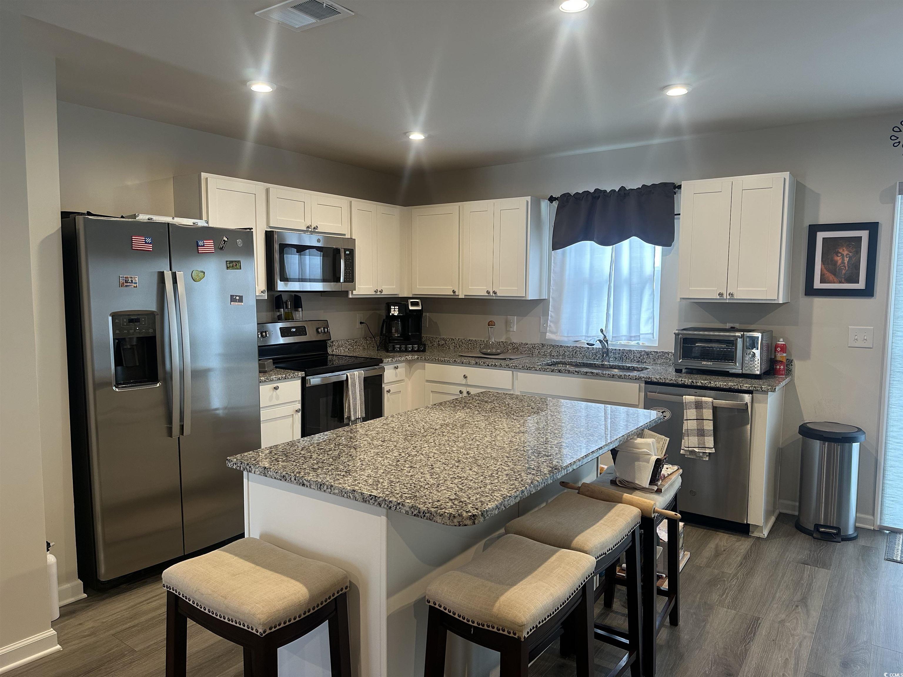 405 El Camino Dr. Property Photo 3