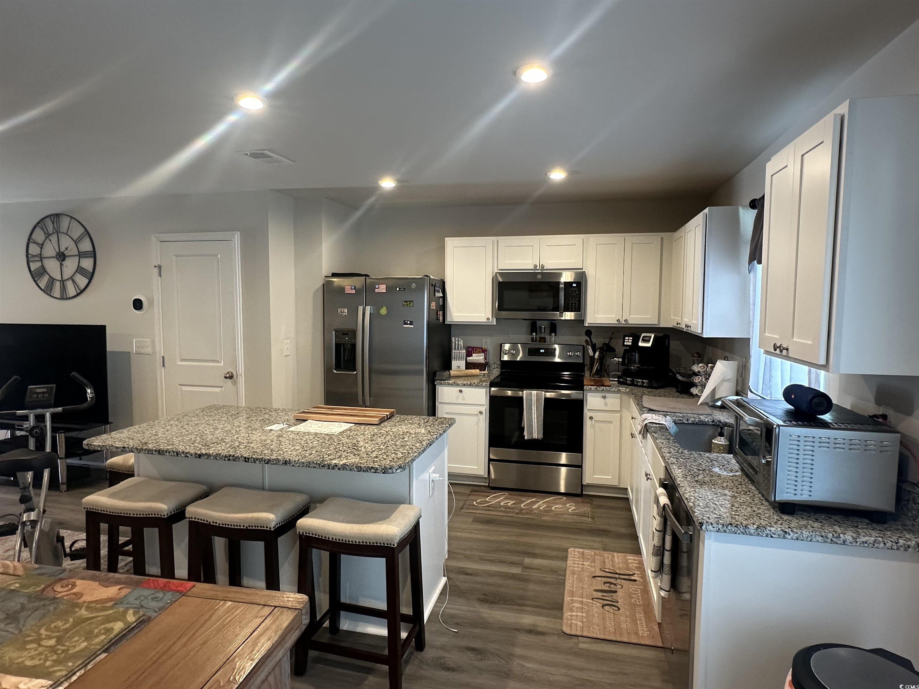 405 El Camino Dr. Property Photo 5