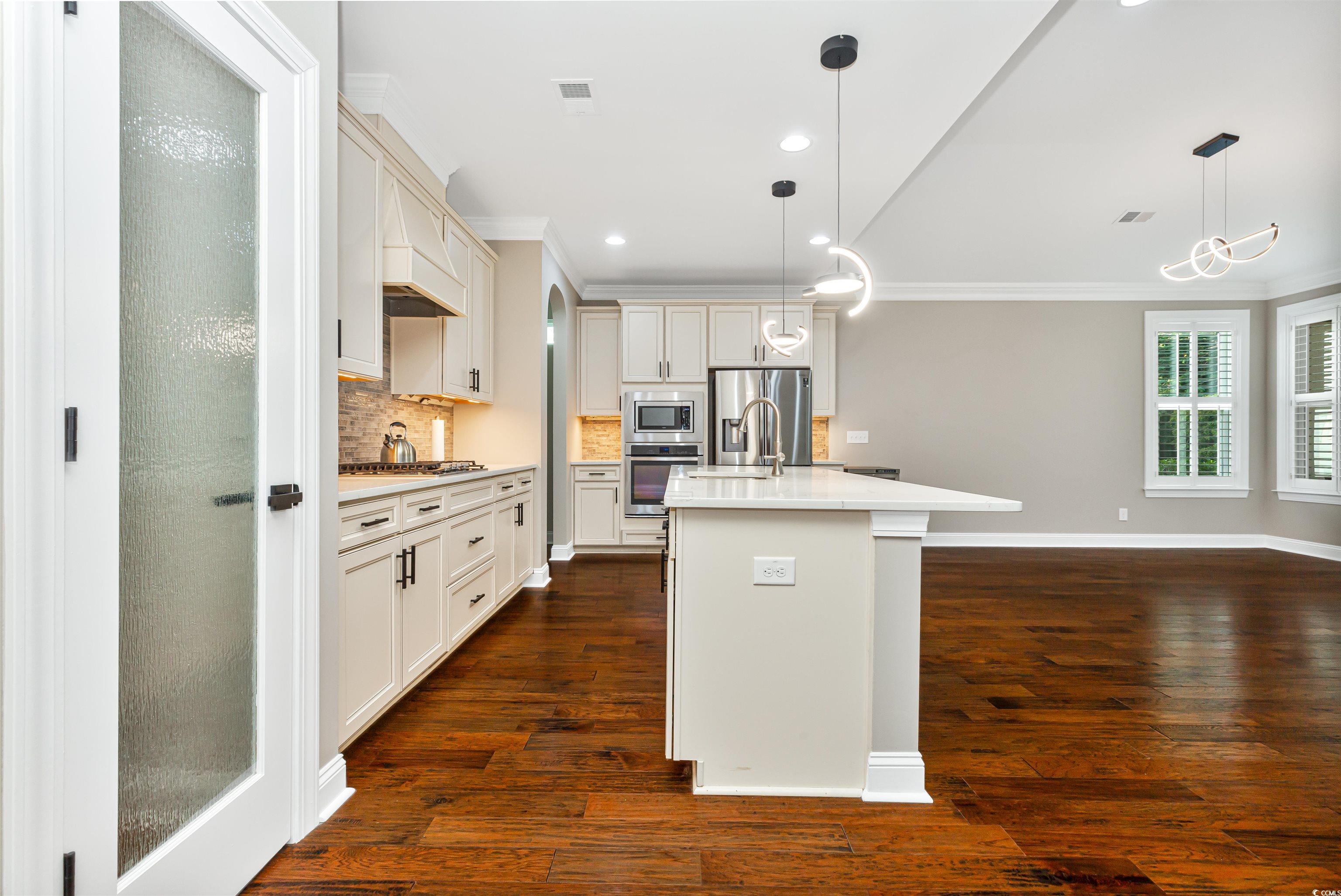 1592 Buckingham Ave. Property Photo 4