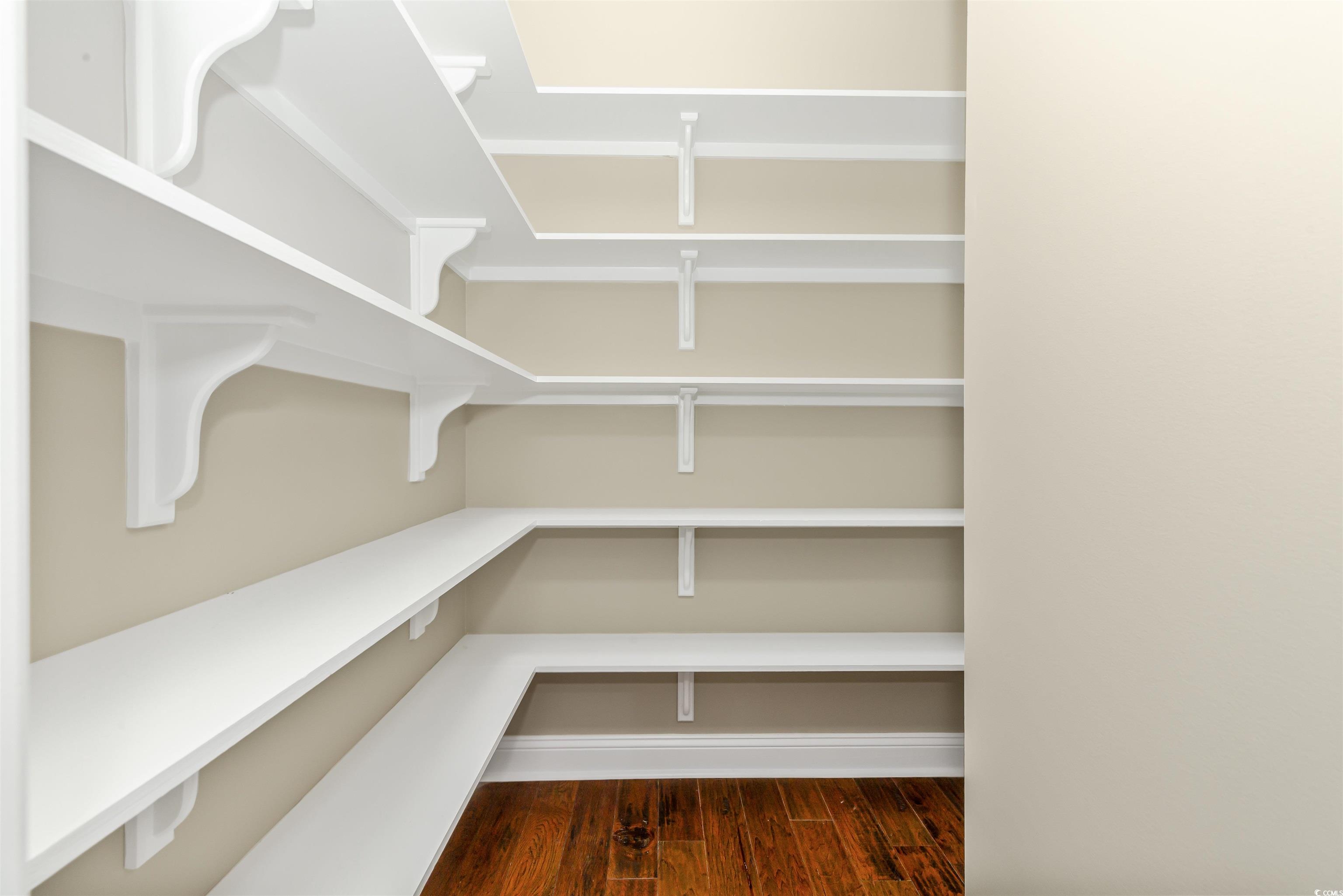 1592 Buckingham Ave. Property Photo 12