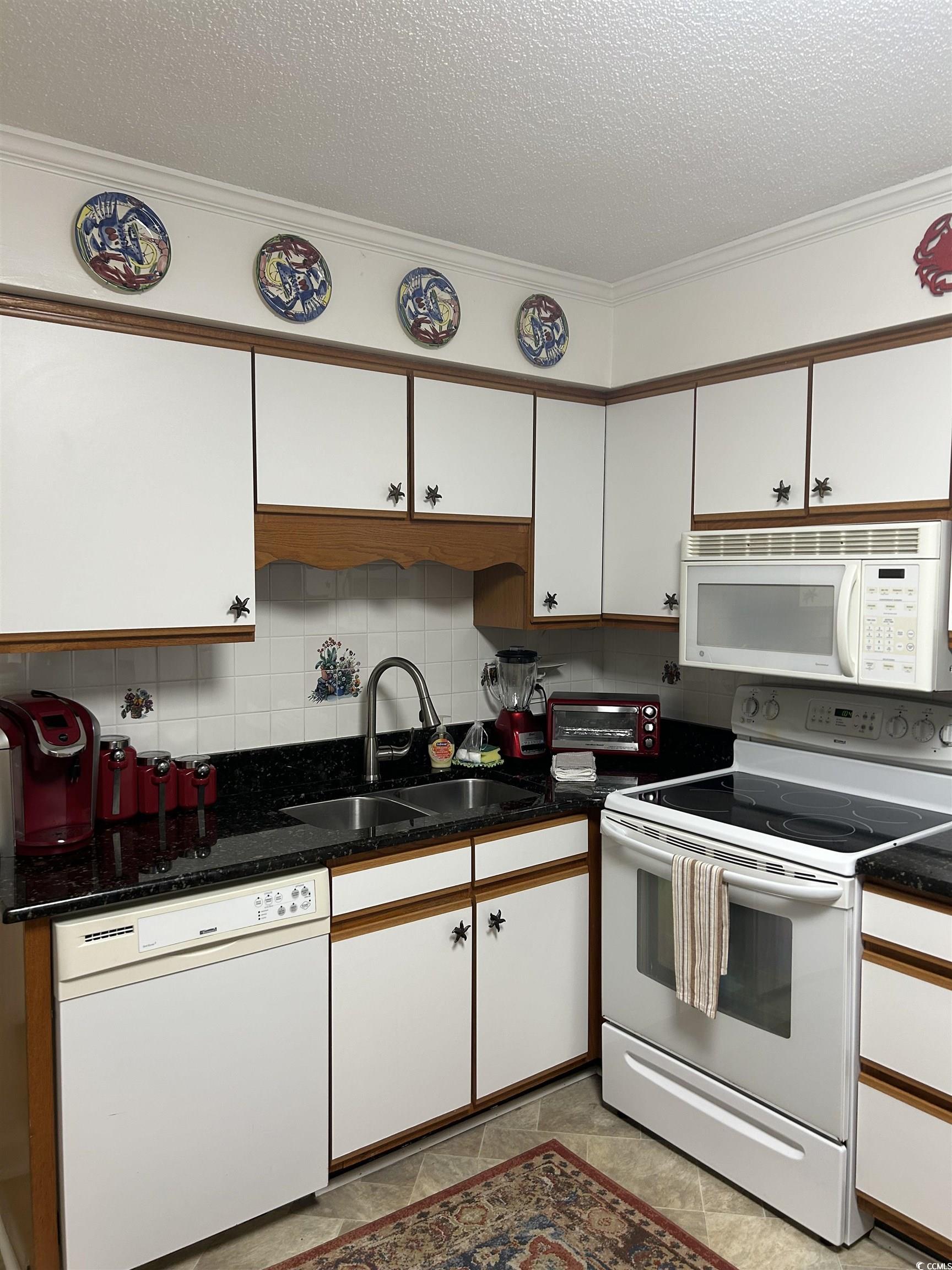 1582 S Waccamaw Dr. Property Photo 9