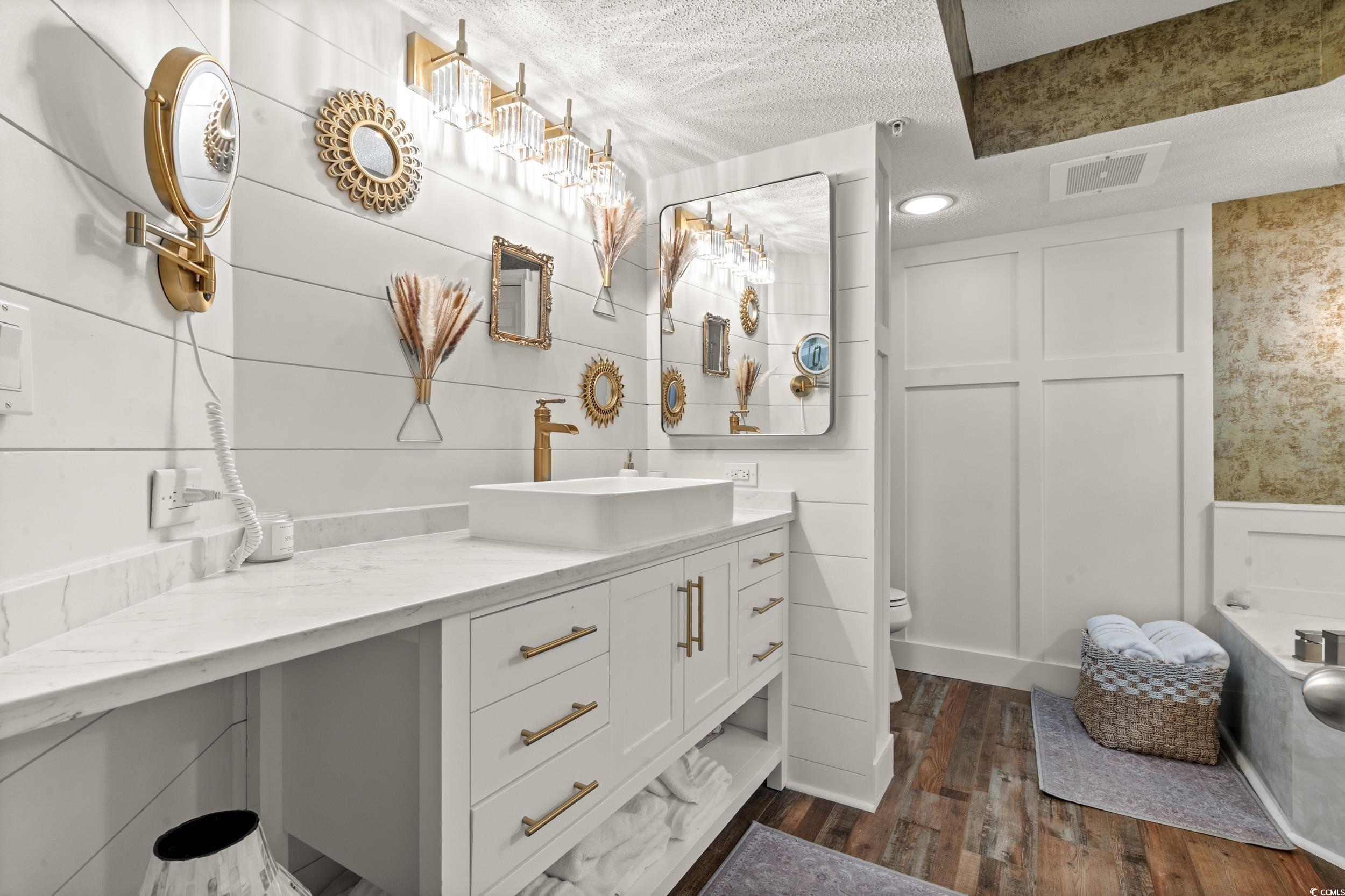 2151 Bridgeview Bridgeview Ct. Property Photo 17