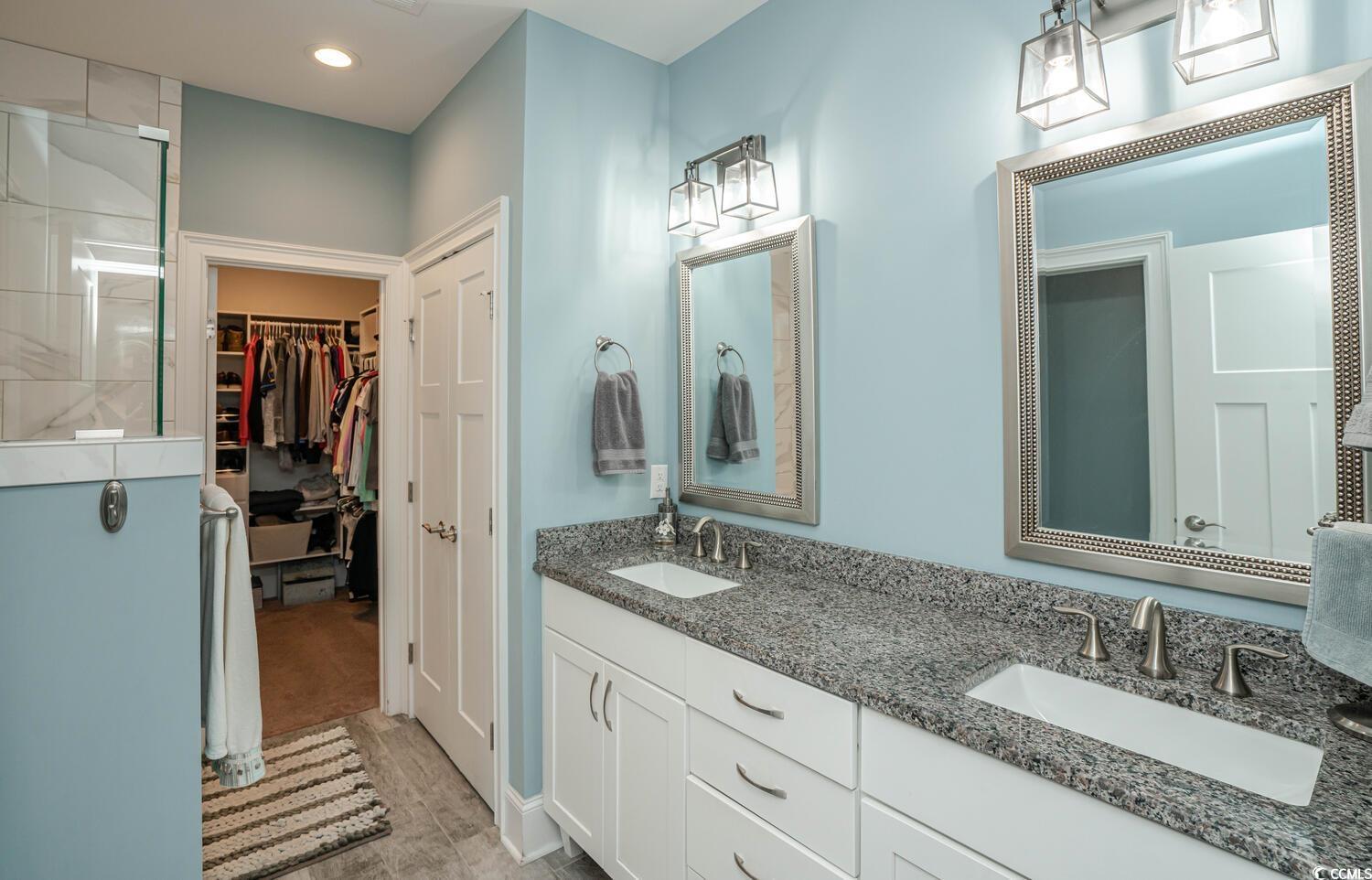 725 Bermuda Walk Property Photo 3