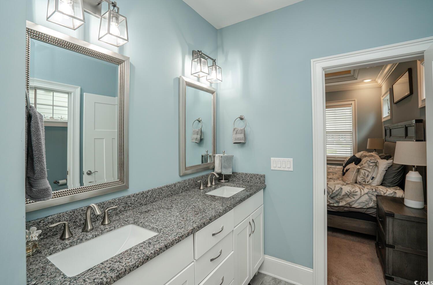 725 Bermuda Walk Property Photo 4