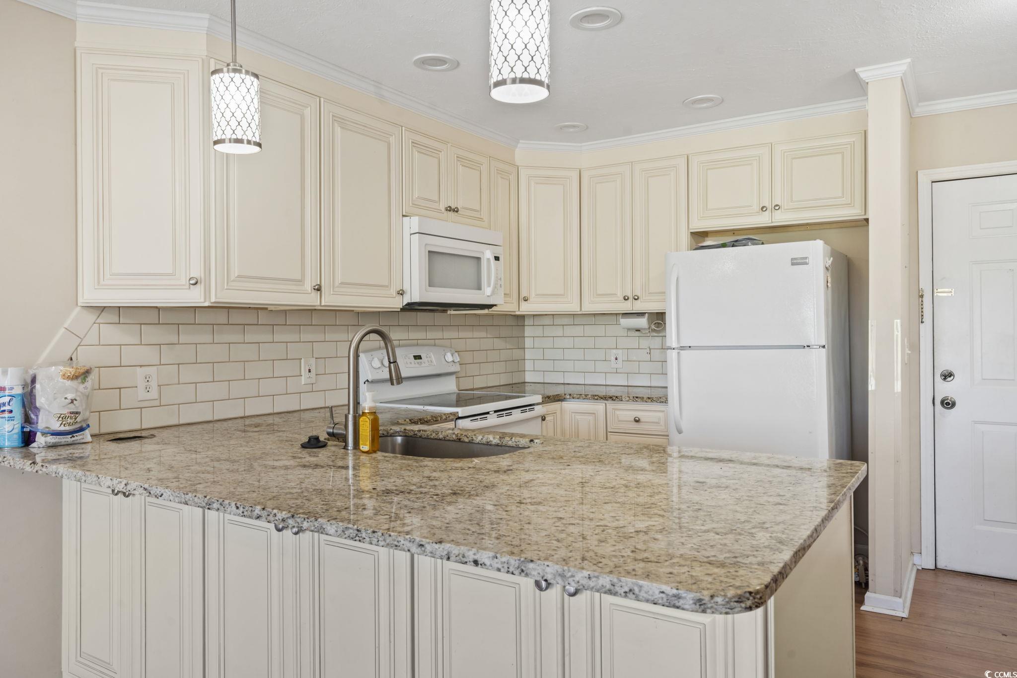 305 Resort Dr. Property Photo 9