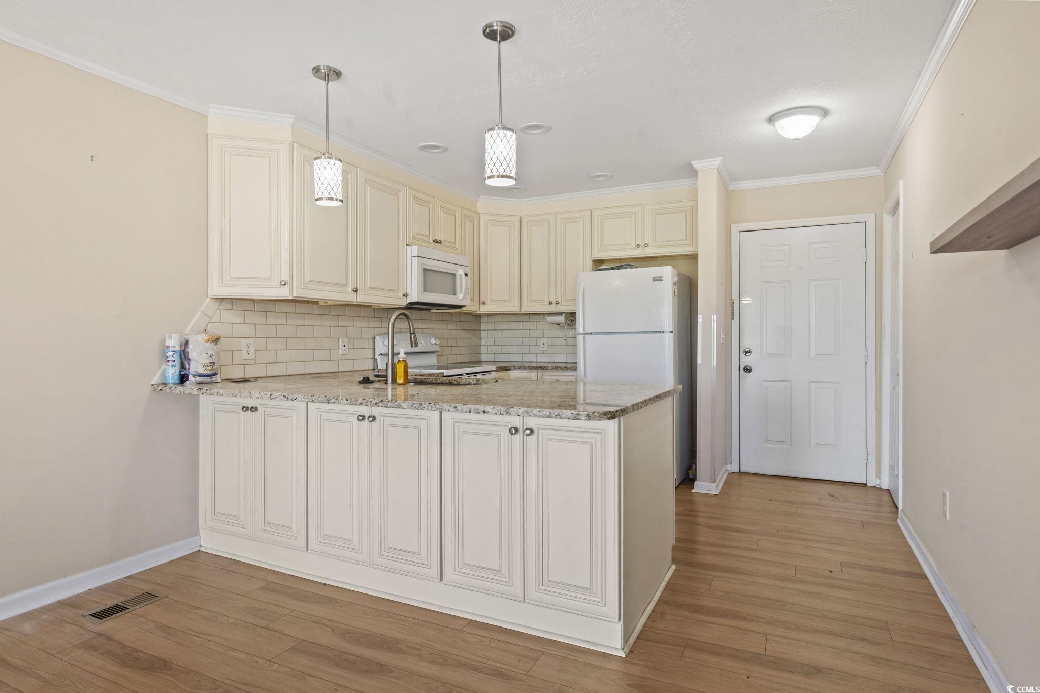 305 Resort Dr. Property Photo 10