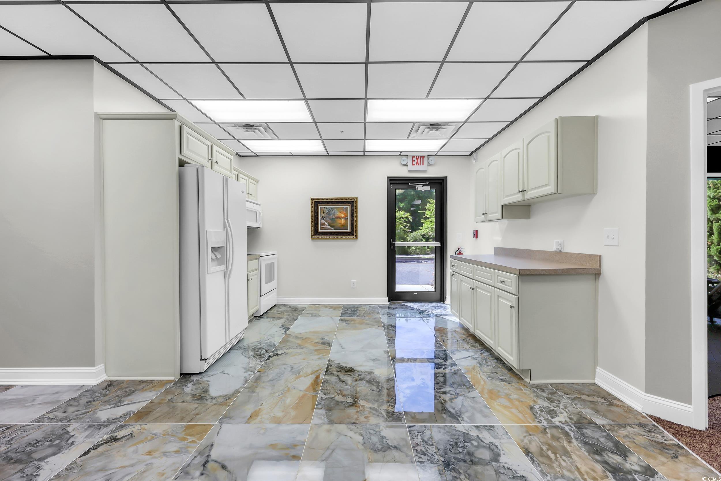 100 Sutter Dr. Property Photo 11
