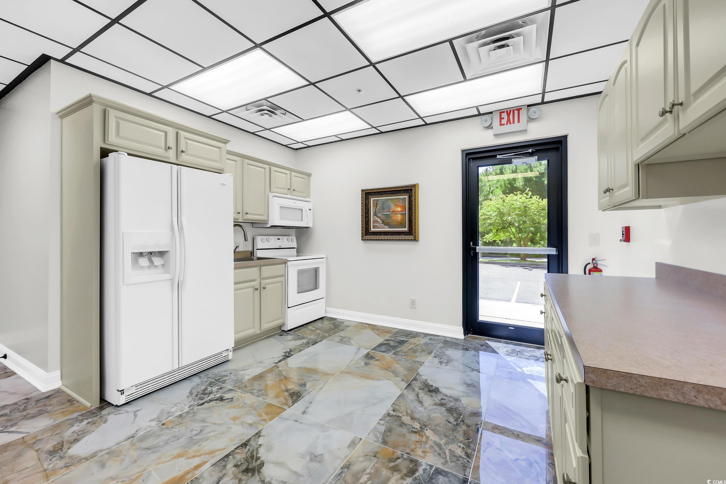 100 Sutter Dr. Property Photo 12