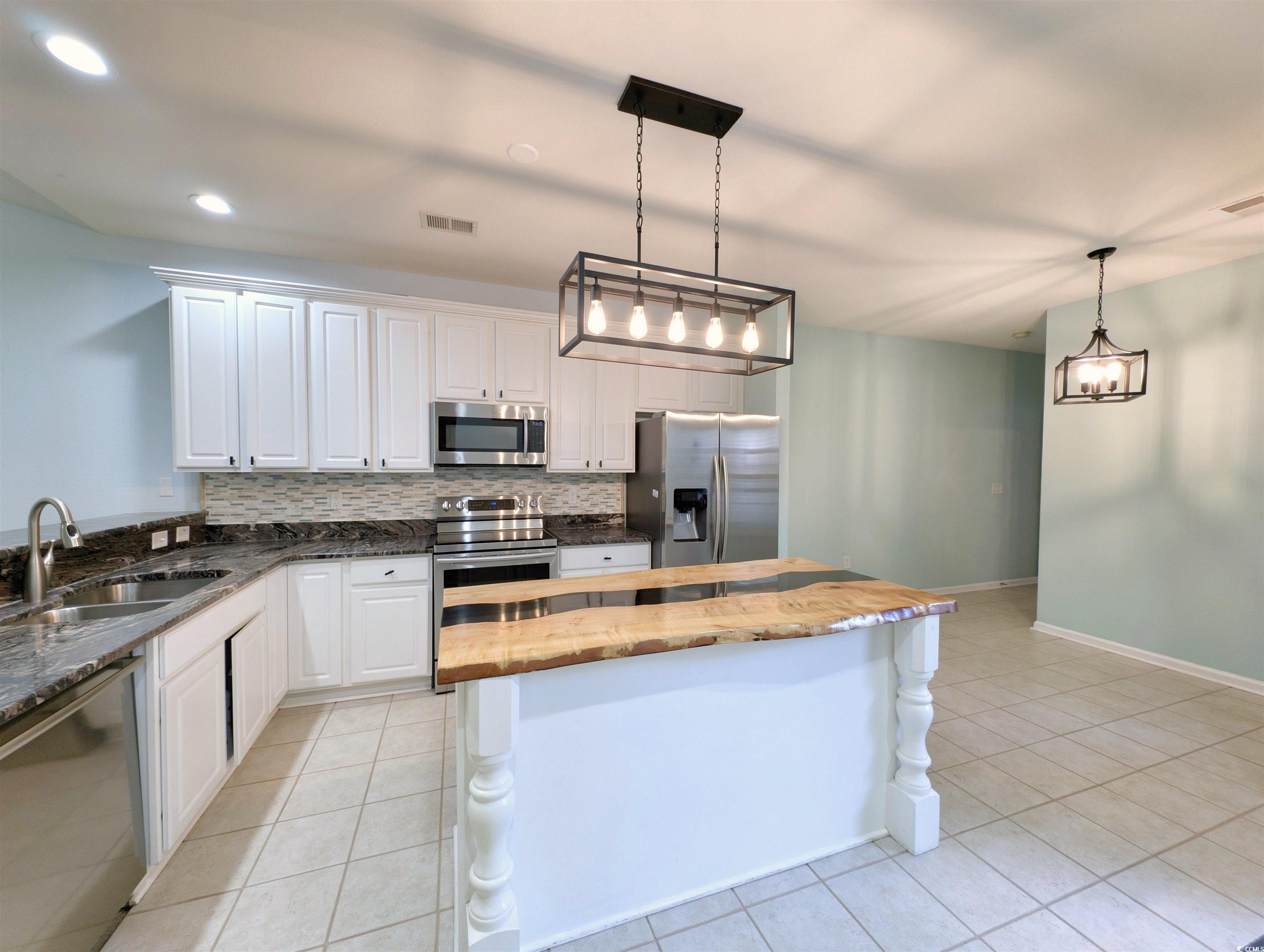 400 Woodpecker Ln. Property Photo 7