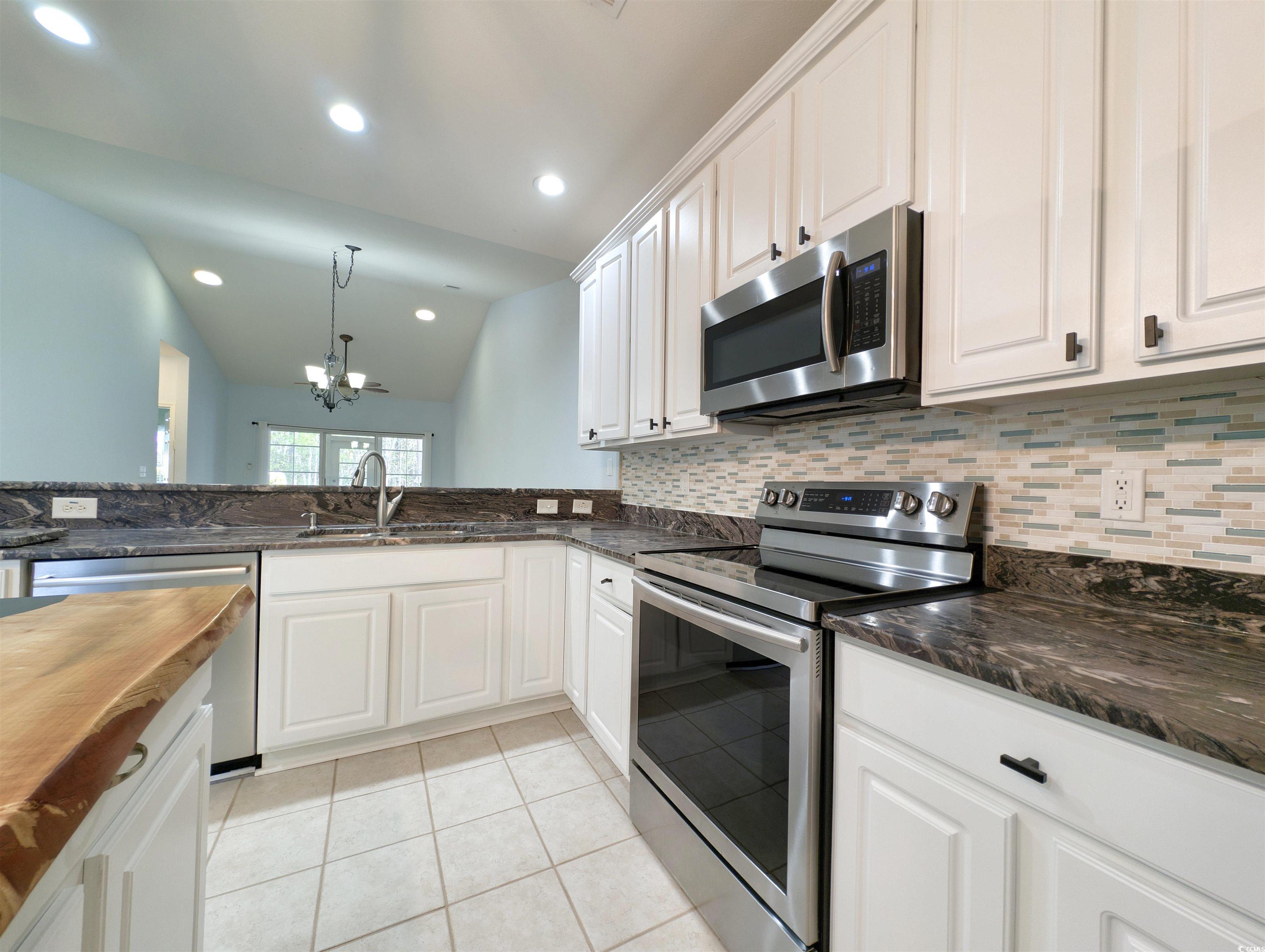 400 Woodpecker Ln. Property Photo 11