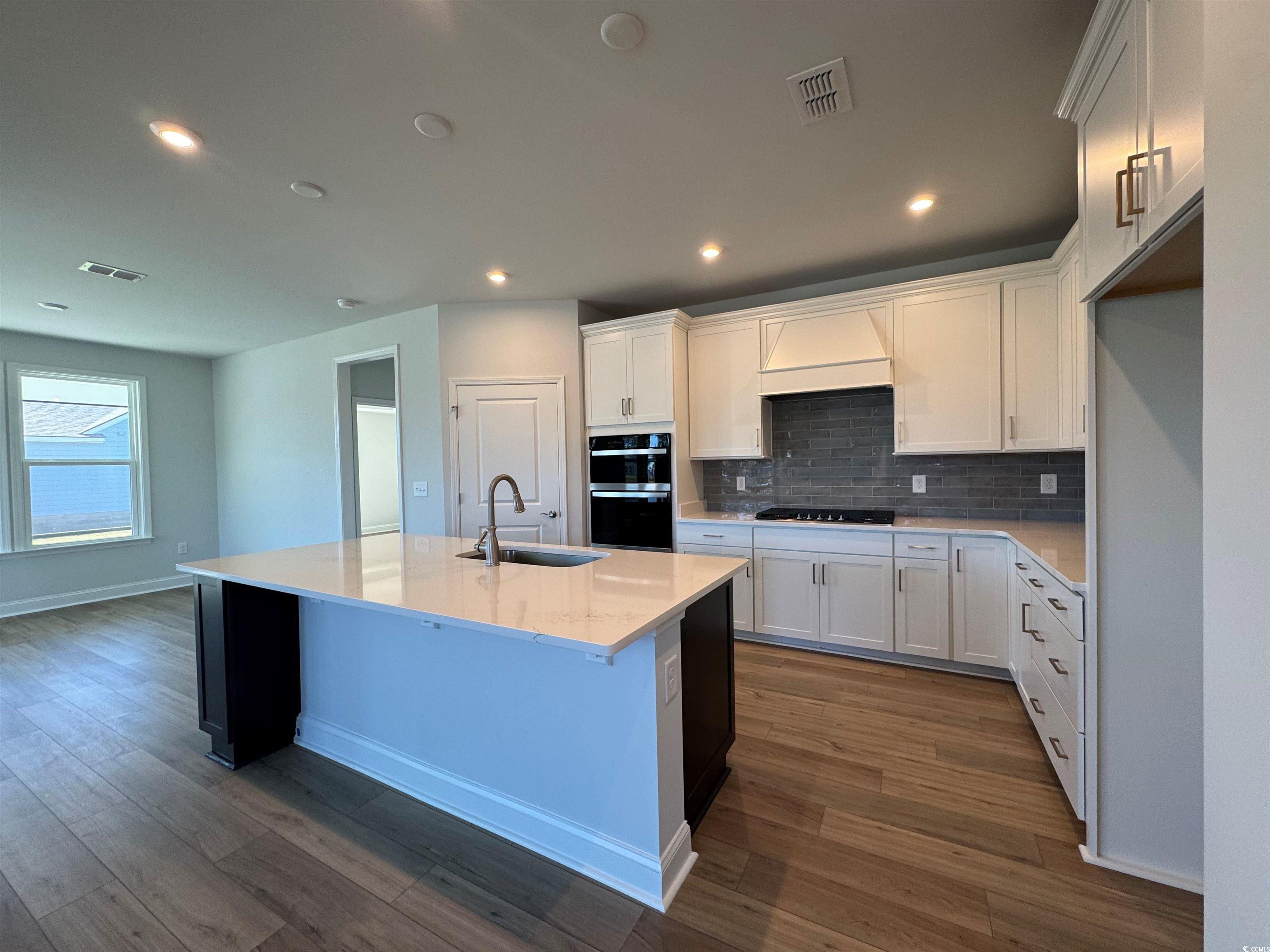 1135 Grinnell St. Property Photo 4