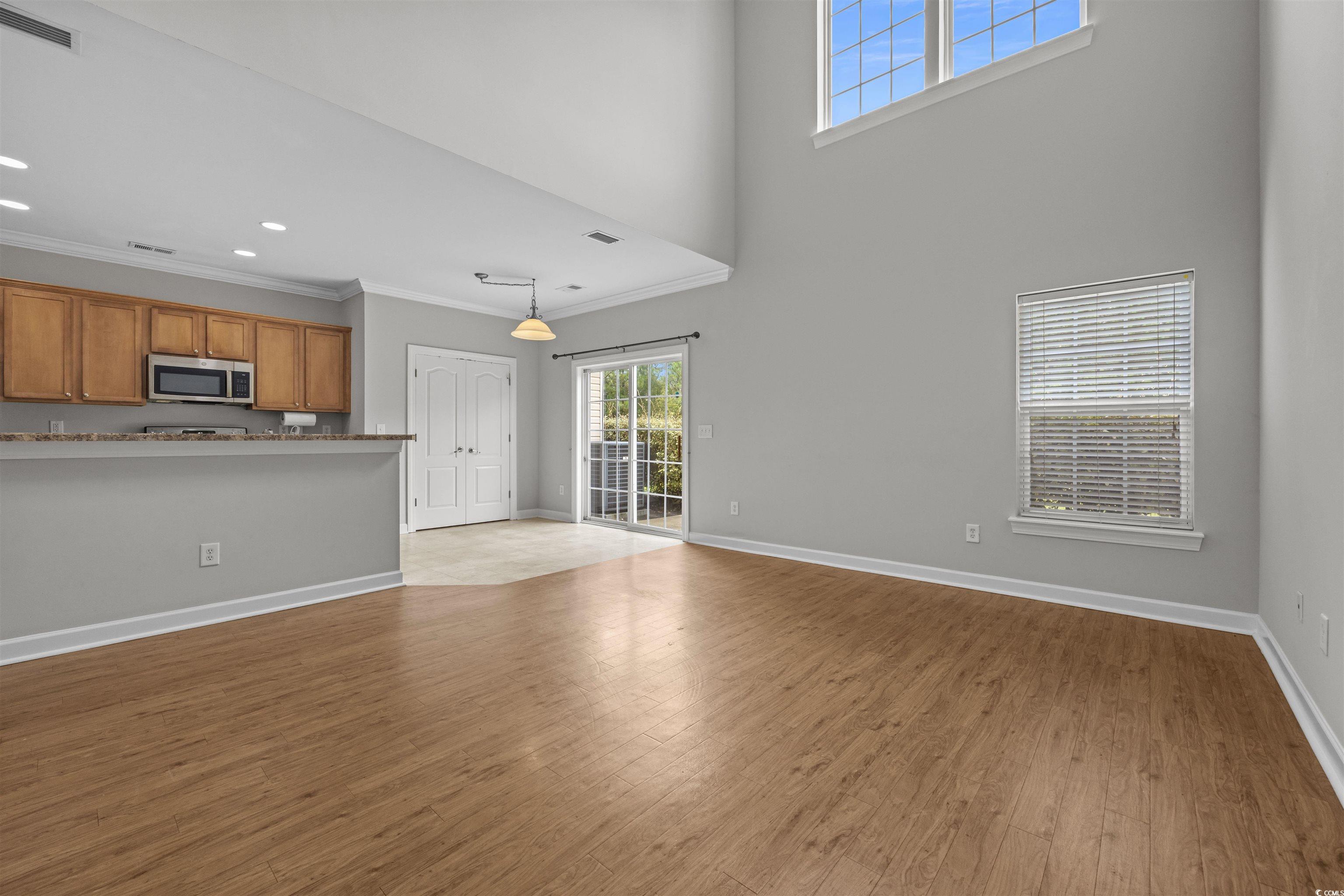 1060 Fairway Ln. Property Photo 5