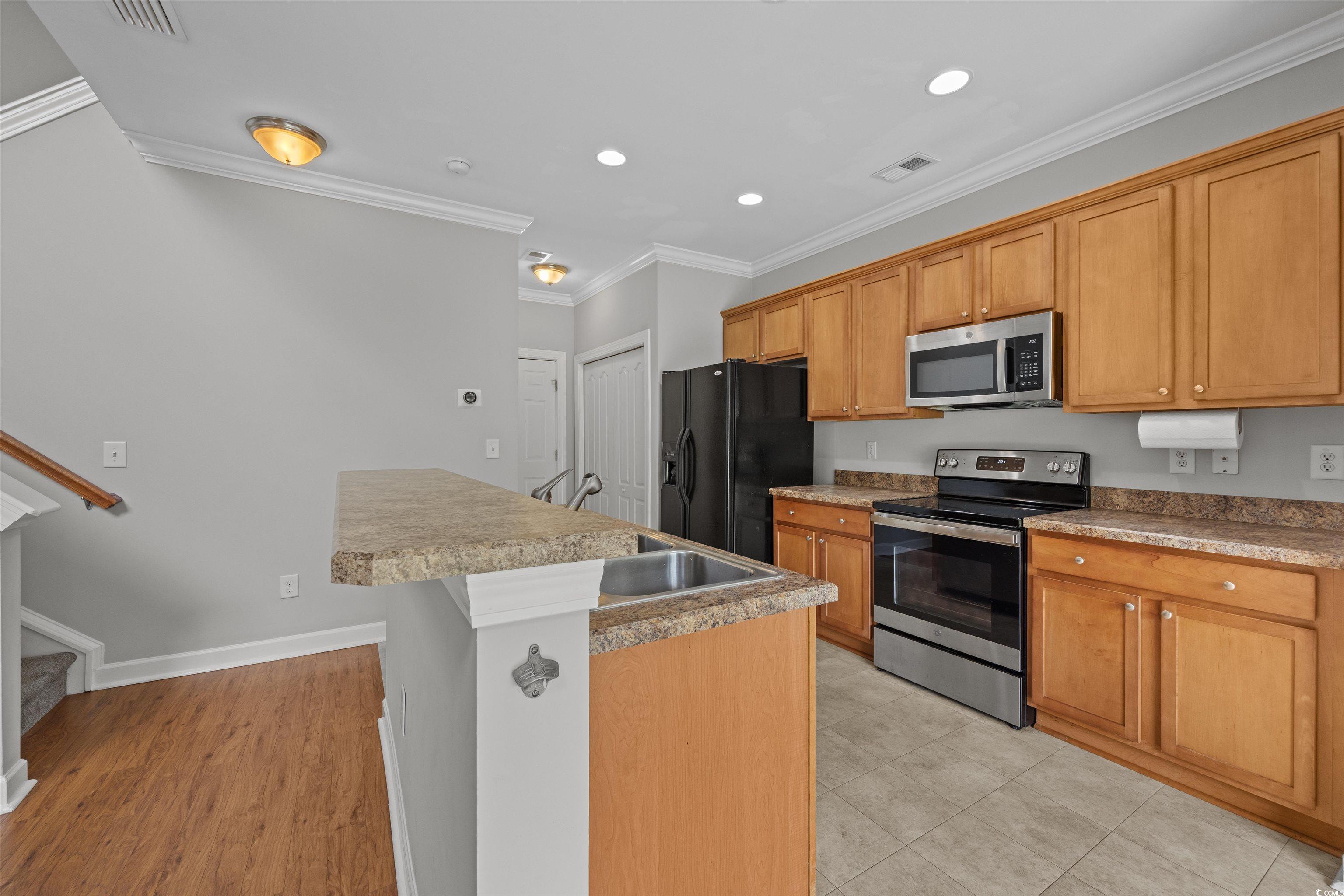 1060 Fairway Ln. Property Photo 9