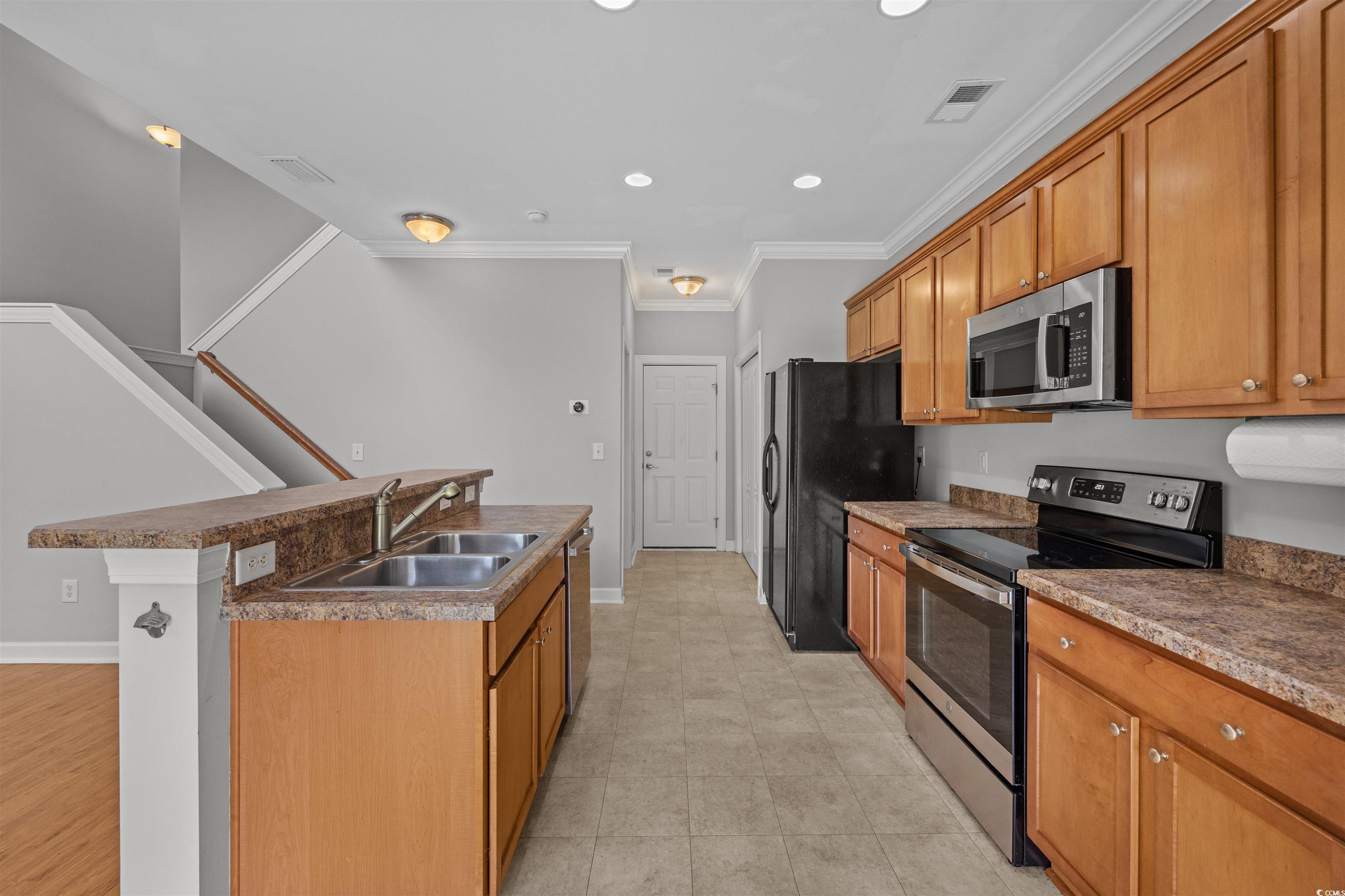 1060 Fairway Ln. Property Photo 10