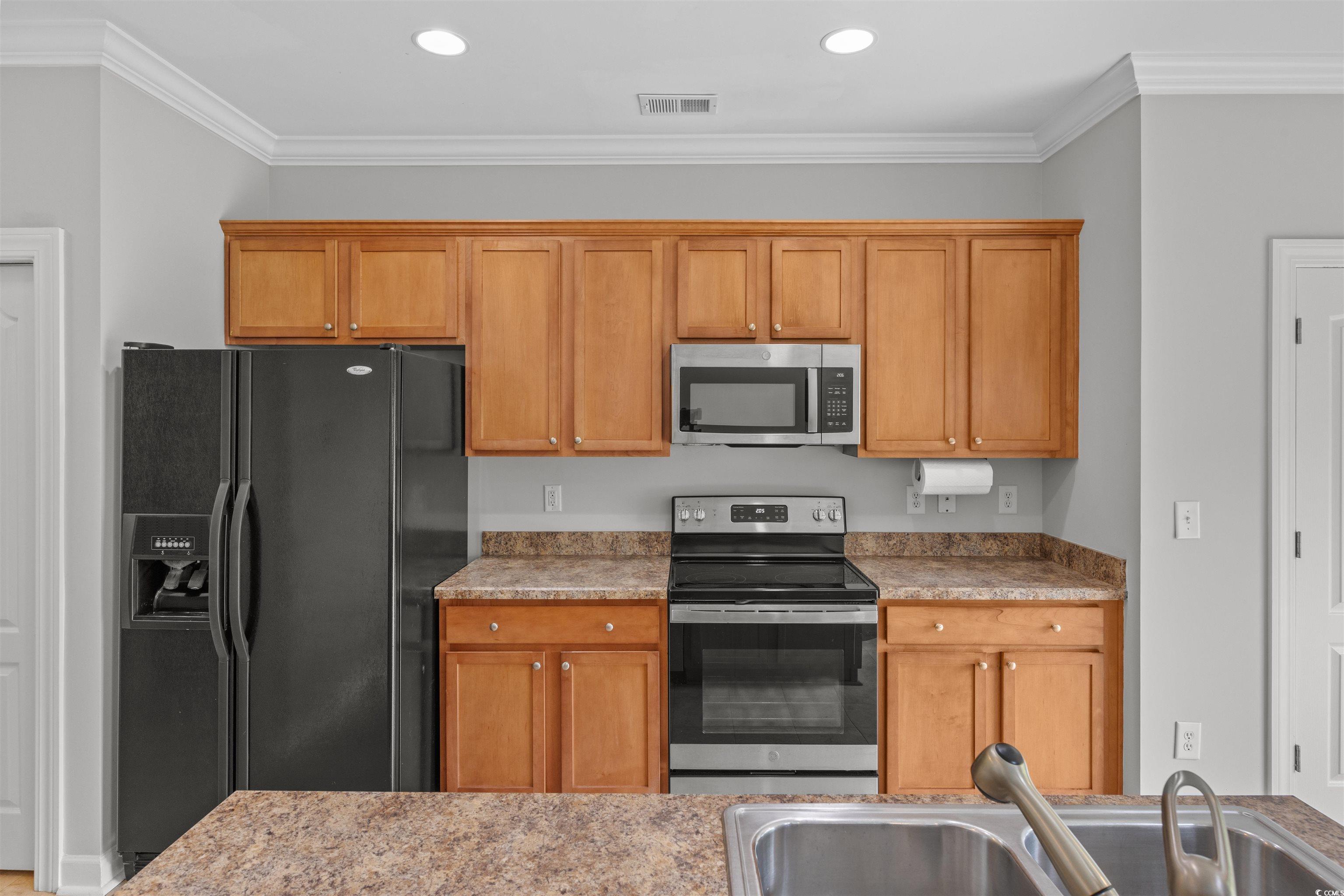 1060 Fairway Ln. Property Photo 11