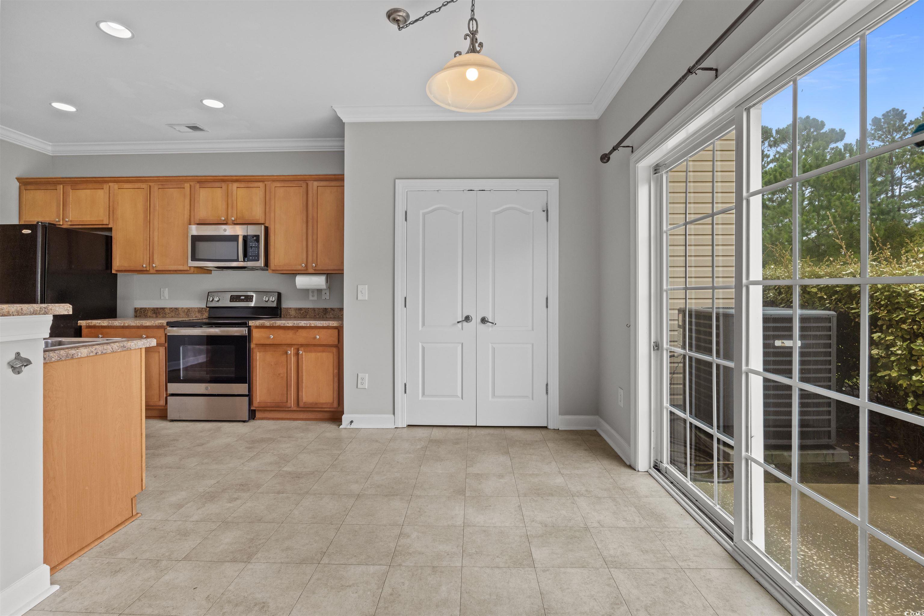 1060 Fairway Ln. Property Photo 13