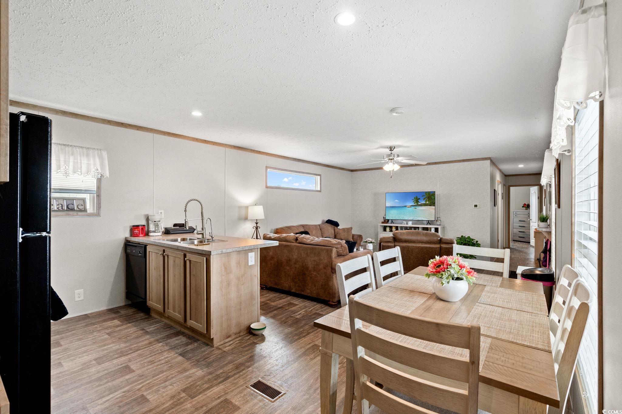 147 Shetland Woods Dr. Property Photo 7