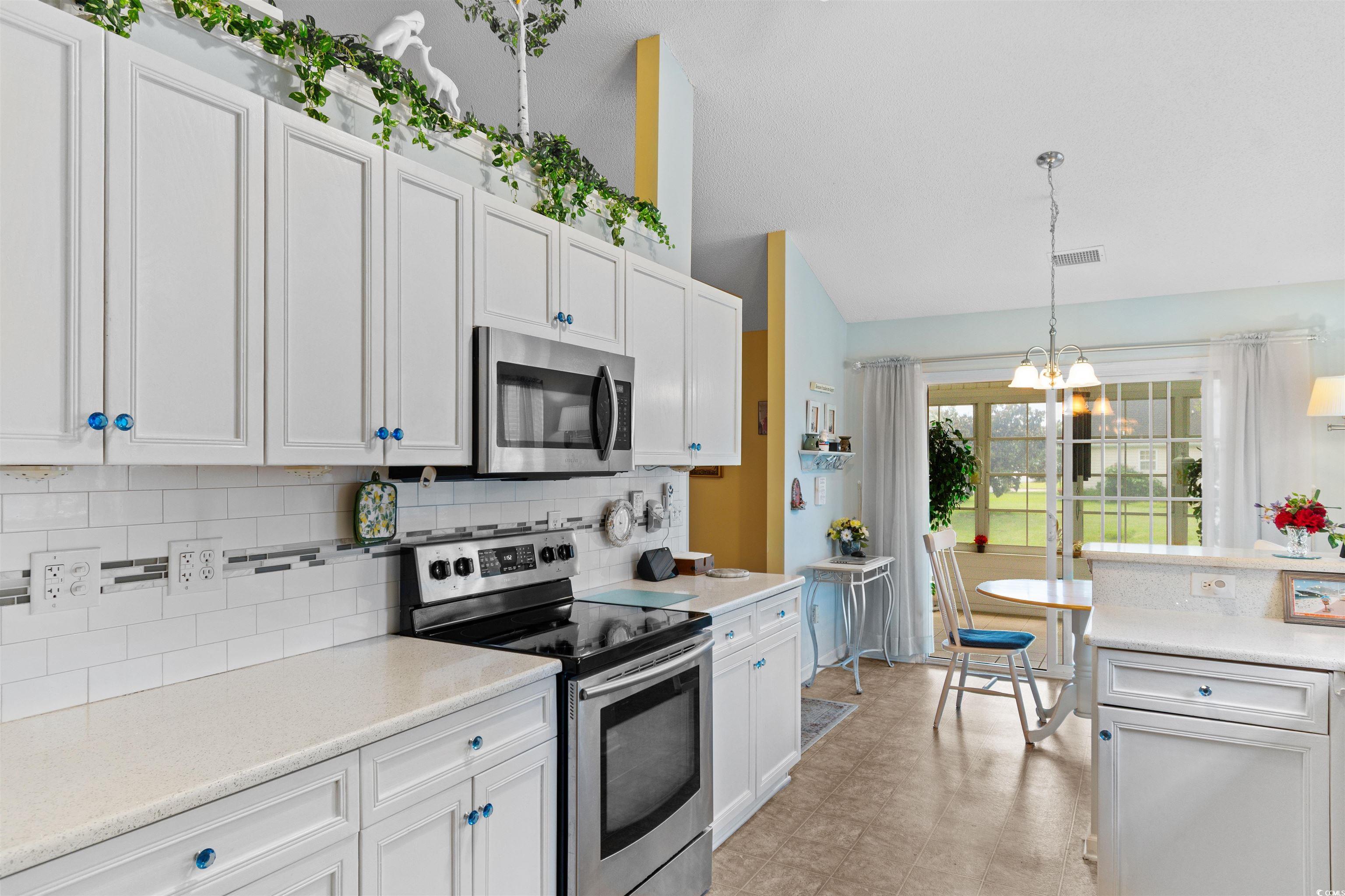 313 Harbour Reef Dr. Property Photo 6