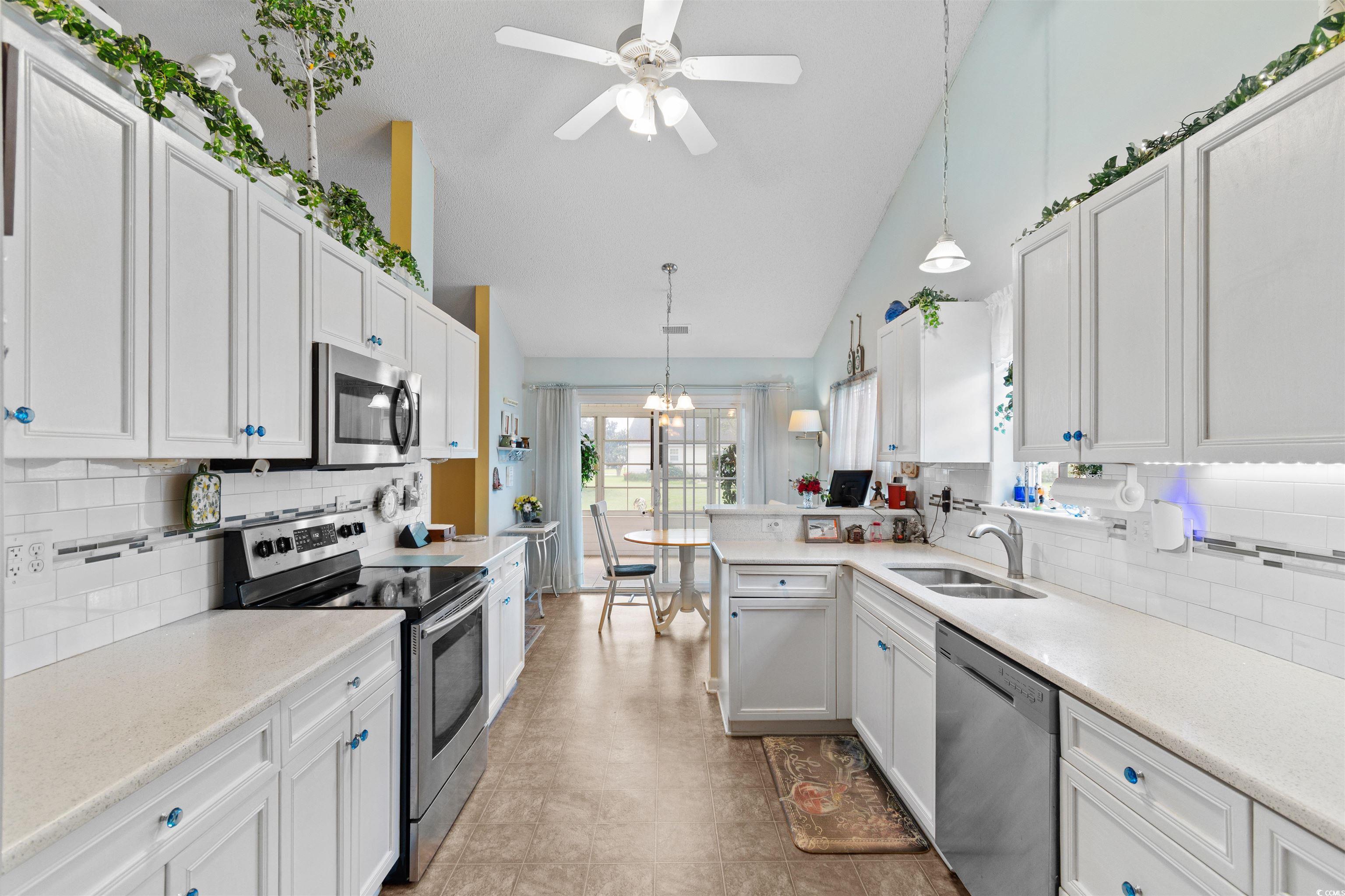 313 Harbour Reef Dr. Property Photo 8