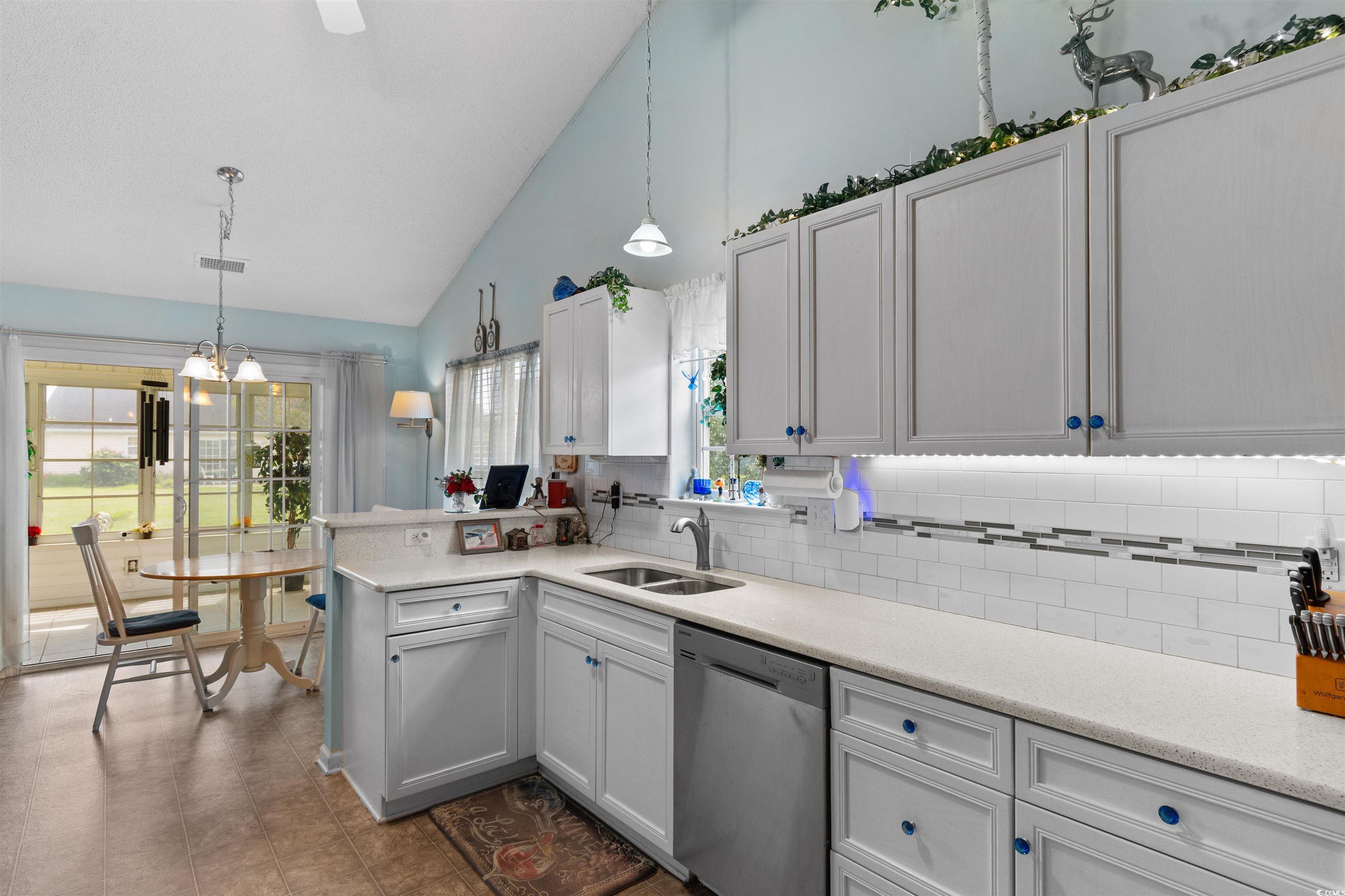 313 Harbour Reef Dr. Property Photo 9