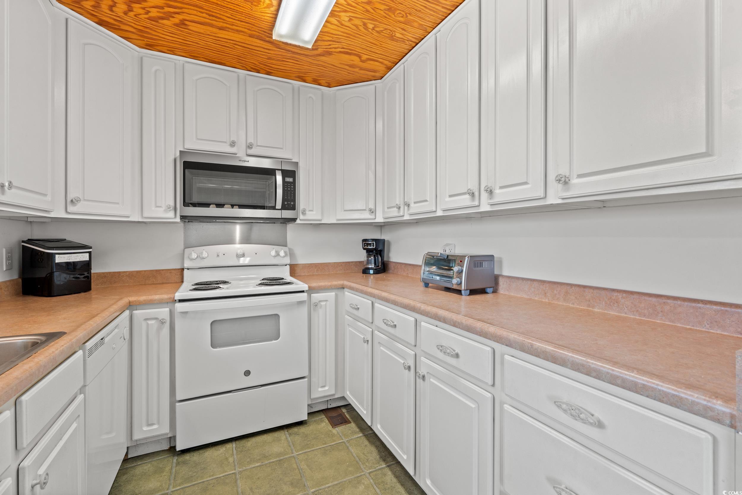 308 54th Ave. N Property Photo 8