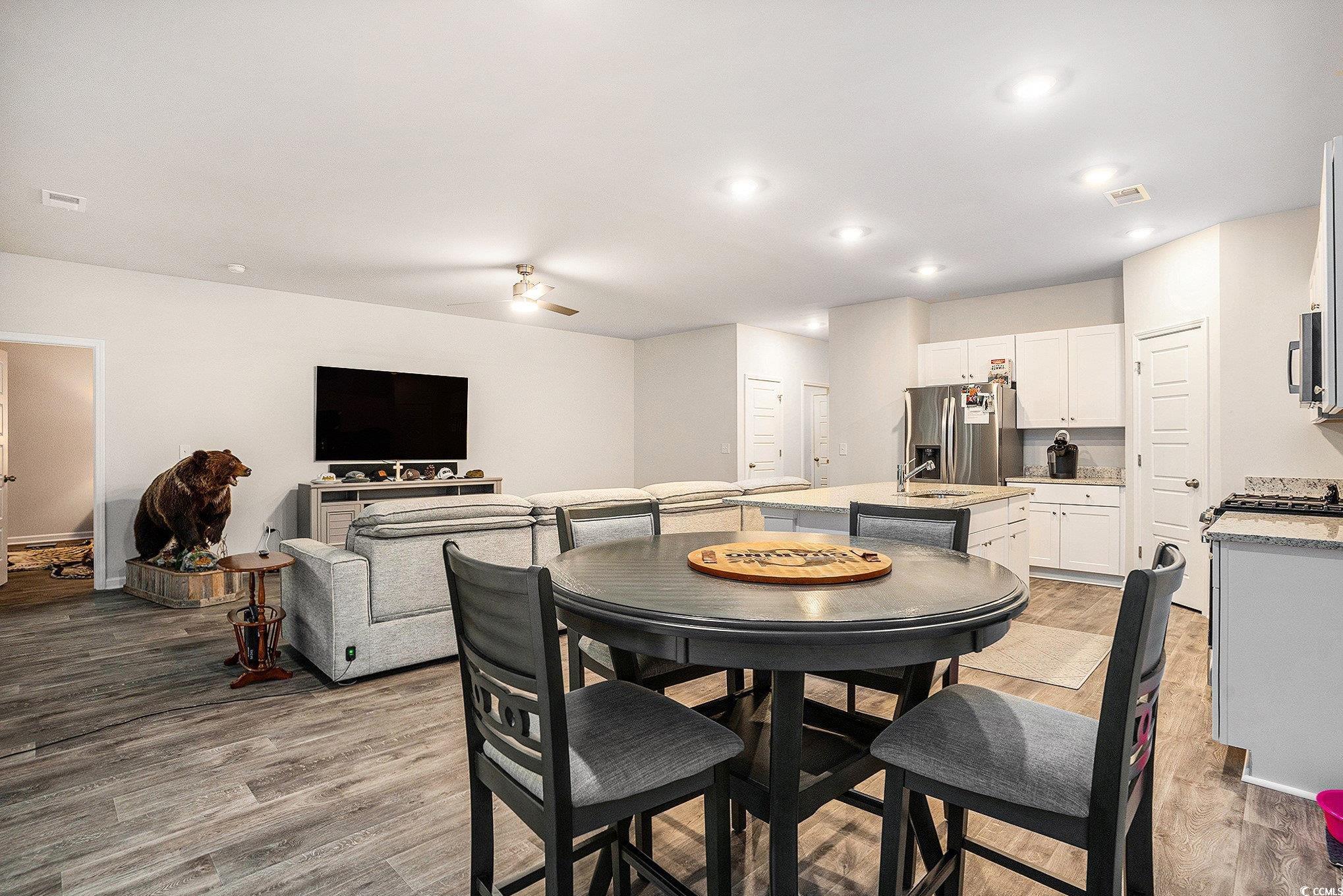 263 Saddle St Property Photo 5