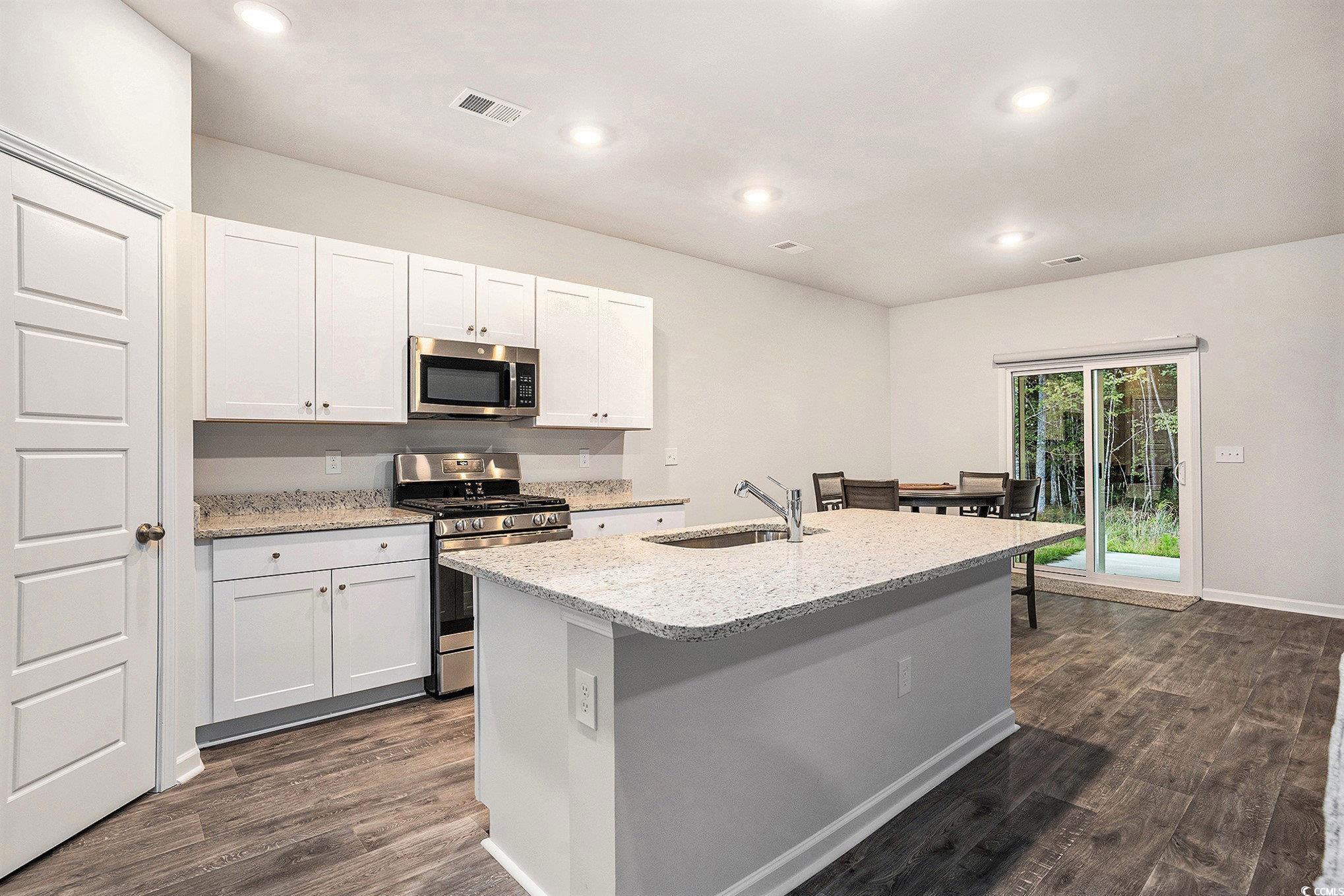 263 Saddle St Property Photo 6