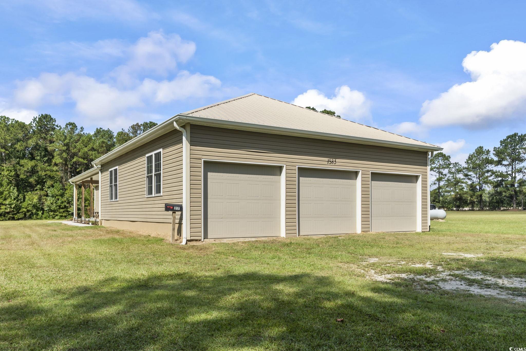 1585 Daisy Rd. Property Photo 4
