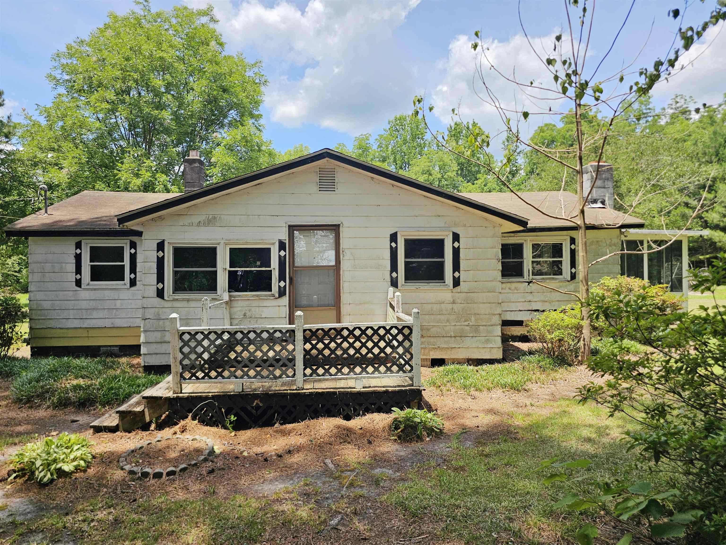 90 Oak Tree St Property Photo 3