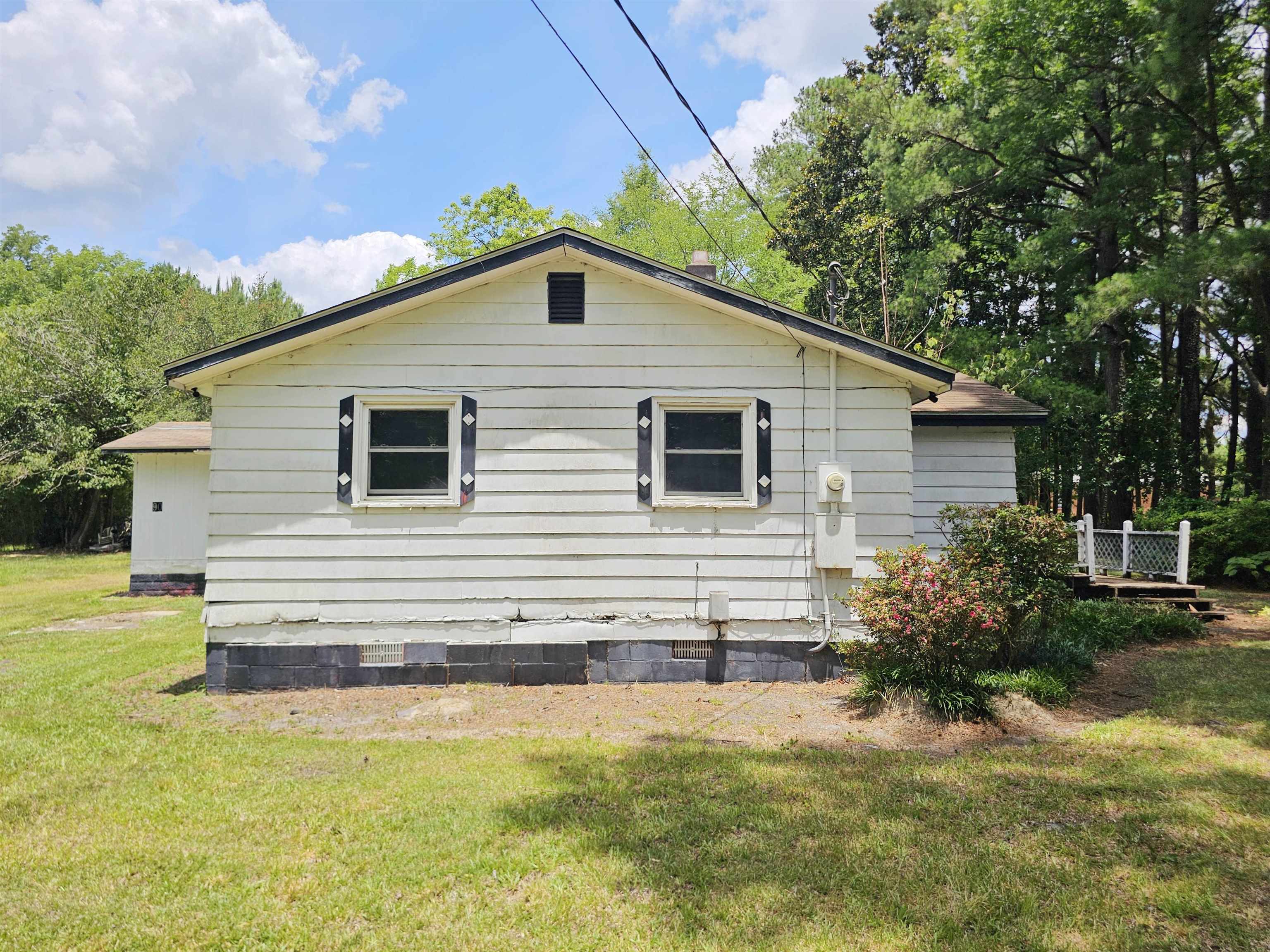 90 Oak Tree St Property Photo 4