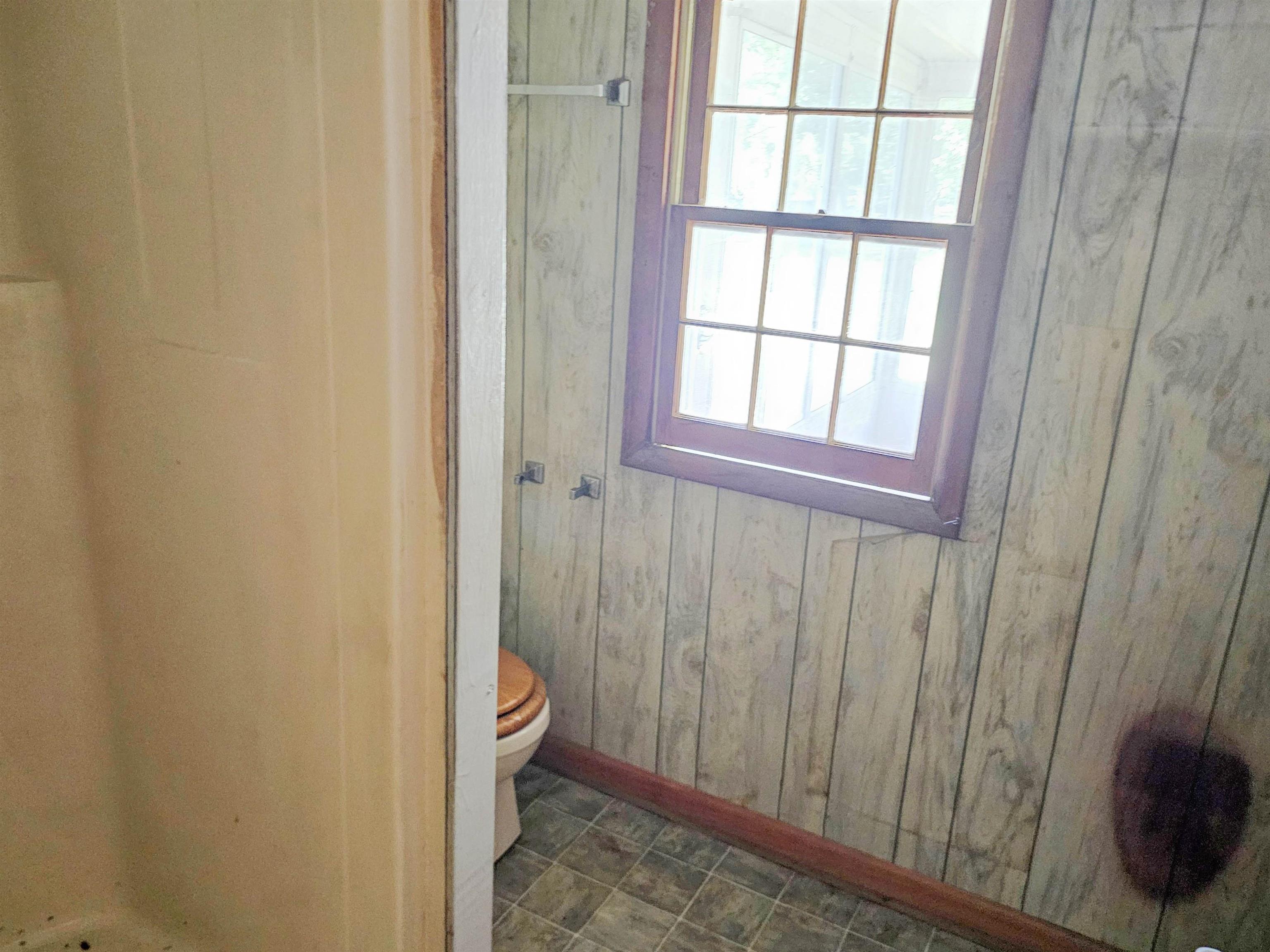 90 Oak Tree St Property Photo 7