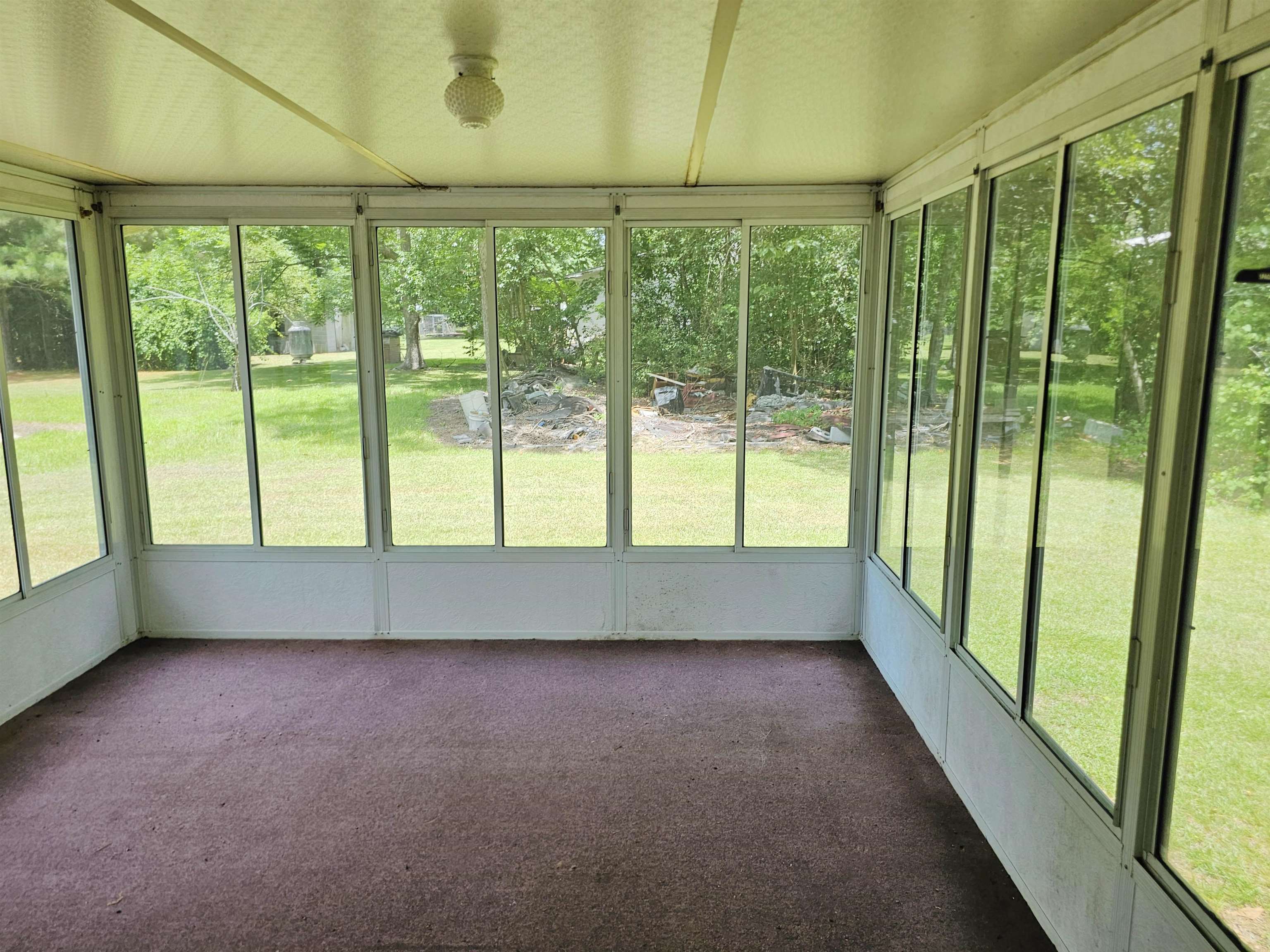 90 Oak Tree St Property Photo 9