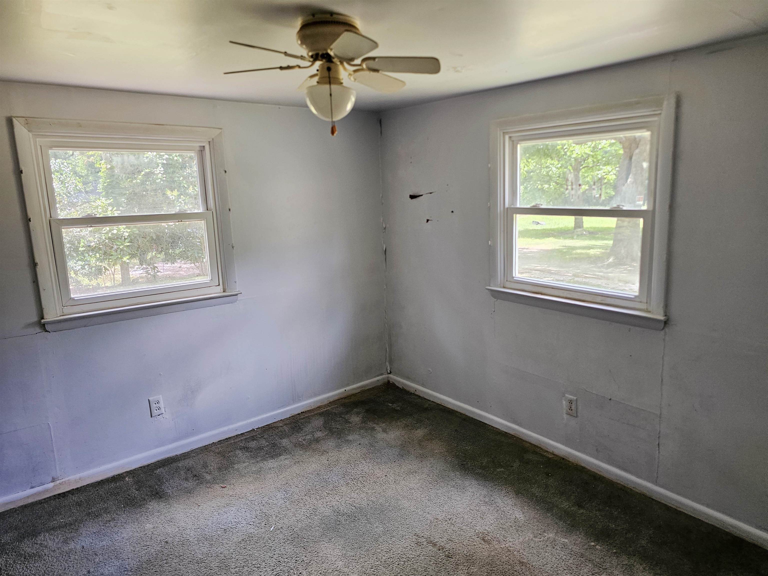 90 Oak Tree St Property Photo 13