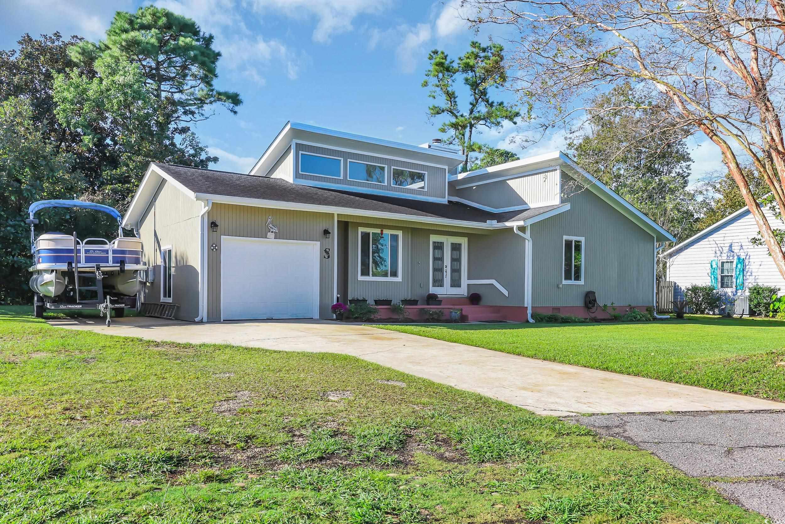 609 Bay St. Property Photo 2