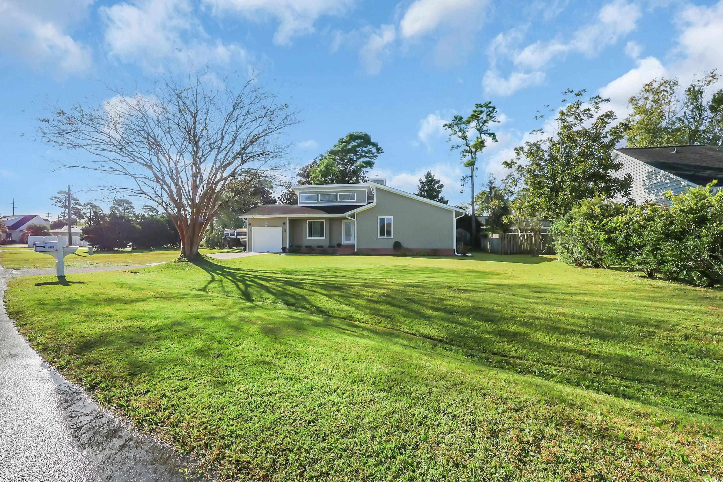 609 Bay St. Property Photo 3