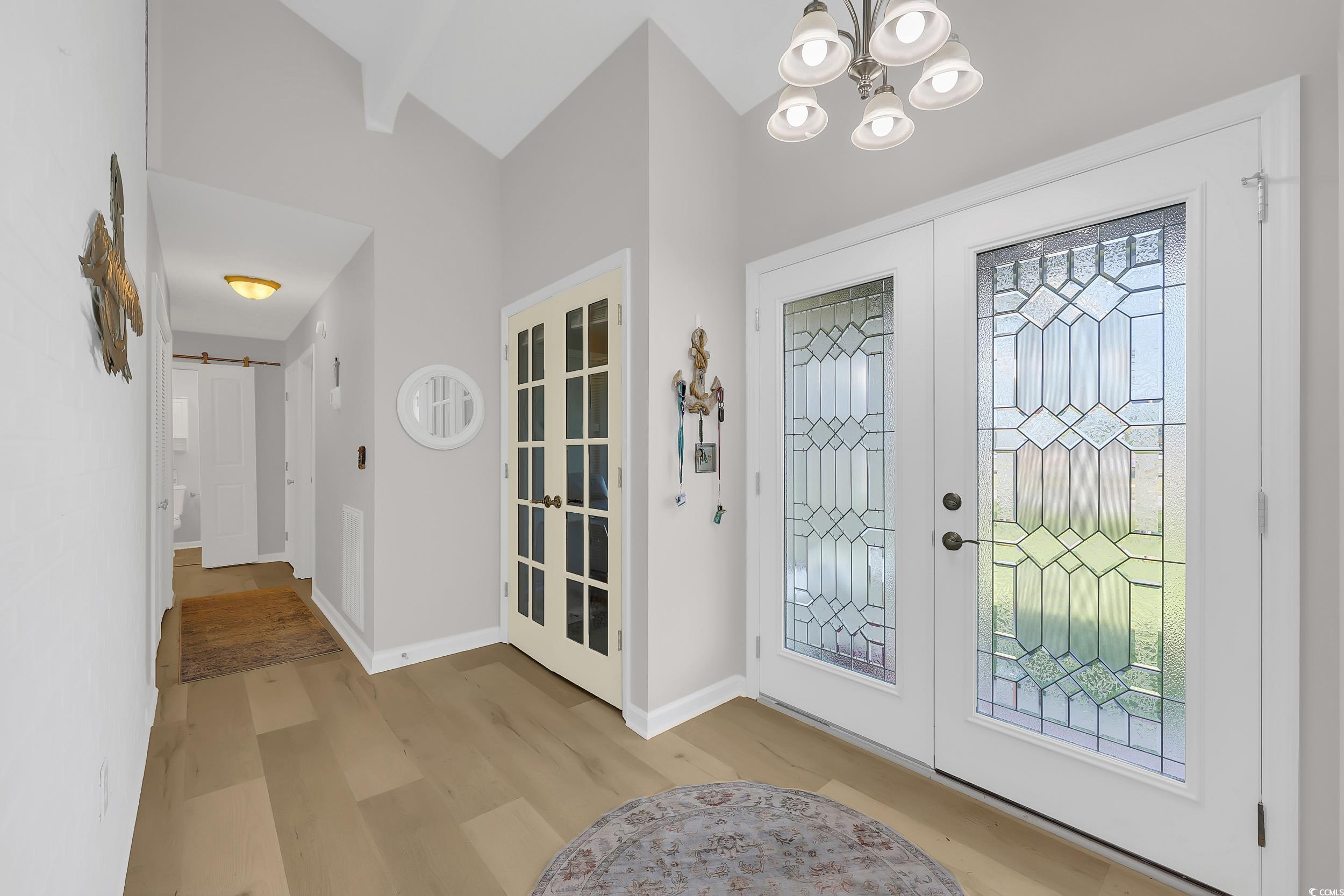 609 Bay St. Property Photo 6