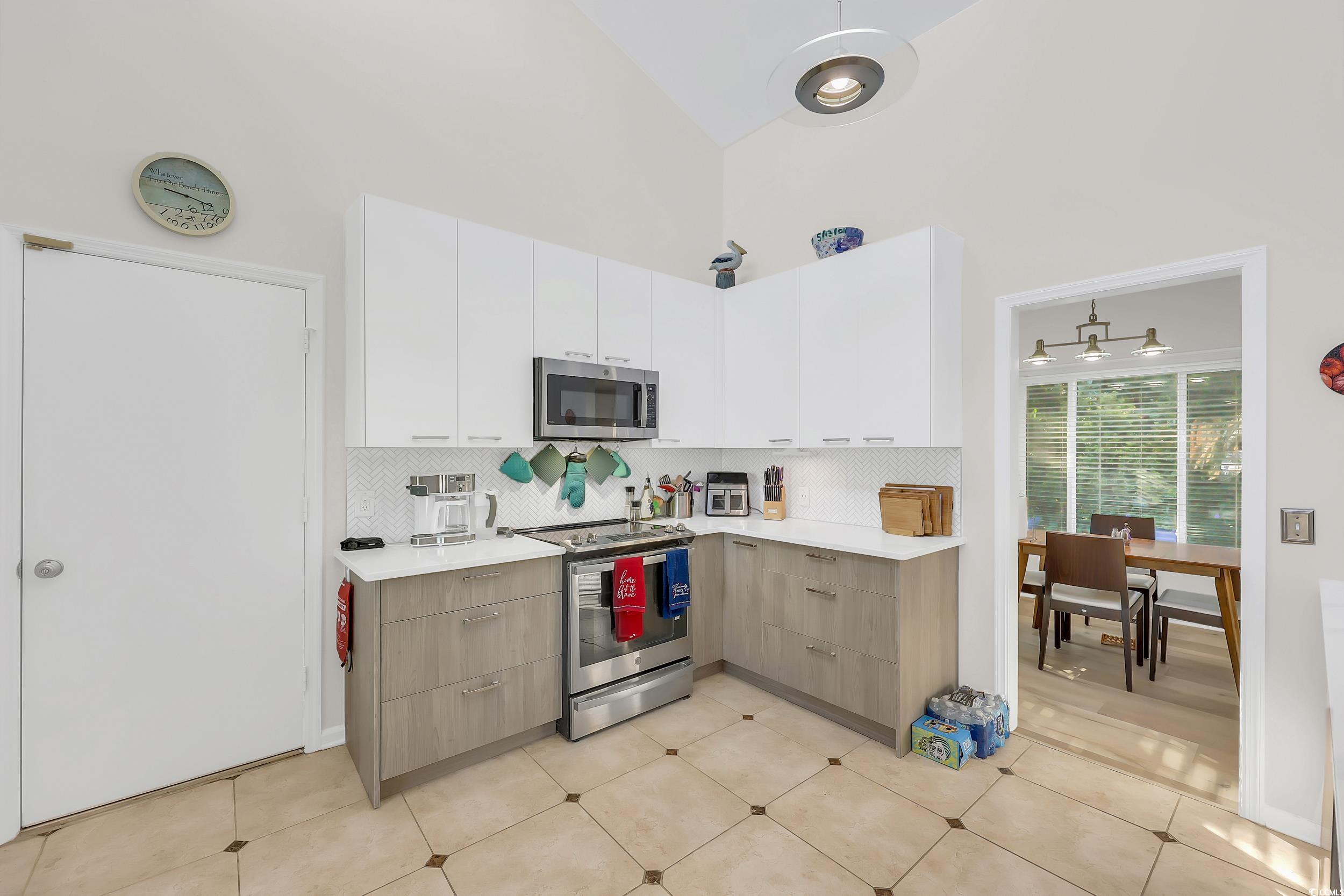 609 Bay St. Property Photo 24